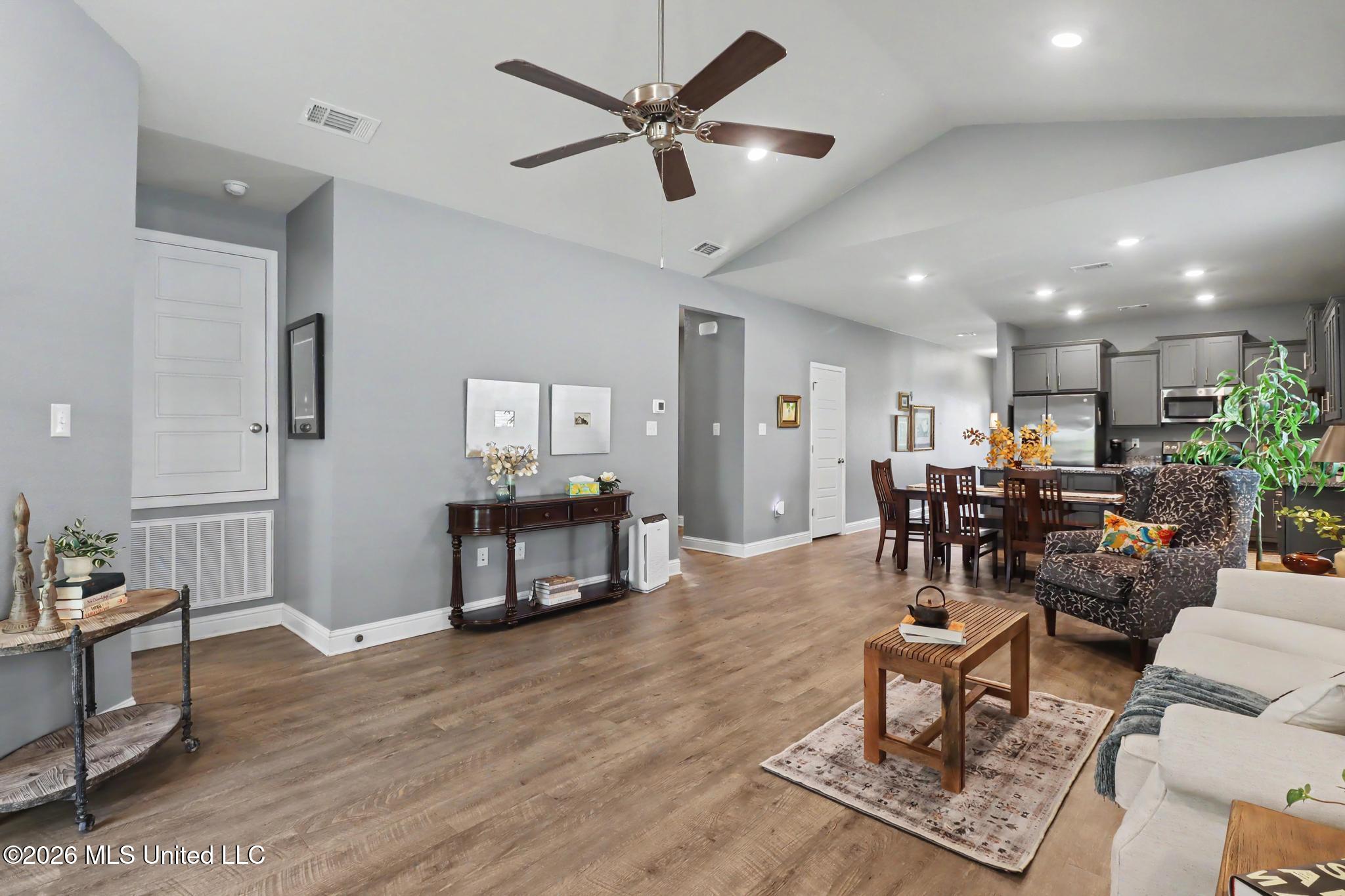 5722 Overland Drive Property Photo 6