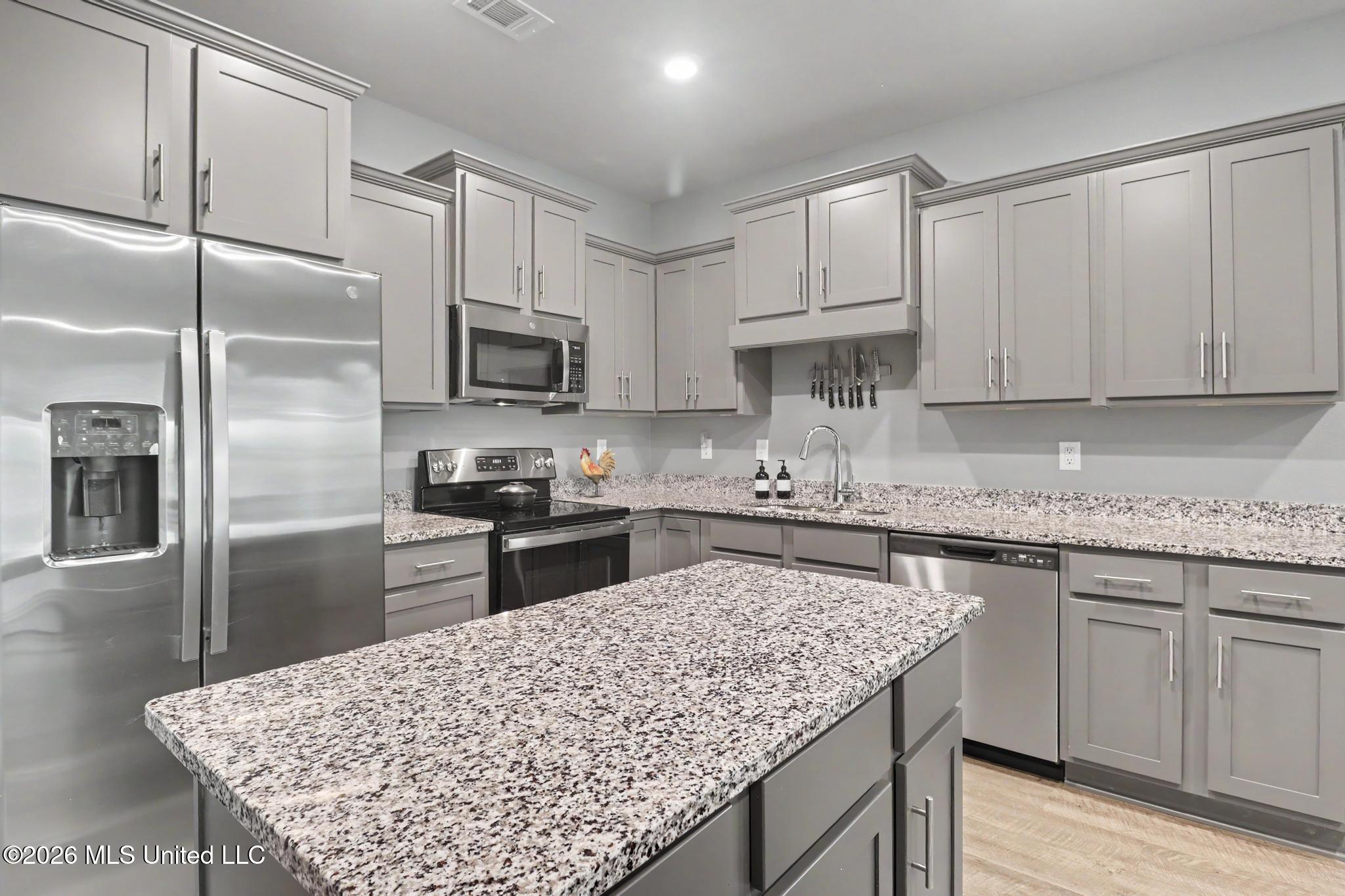 5722 Overland Drive Property Photo 8