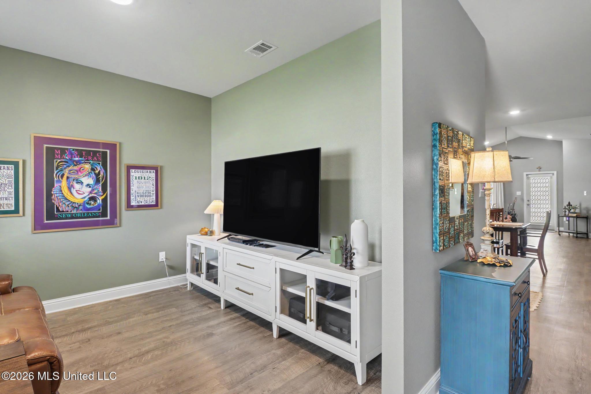 5722 Overland Drive Property Photo 12