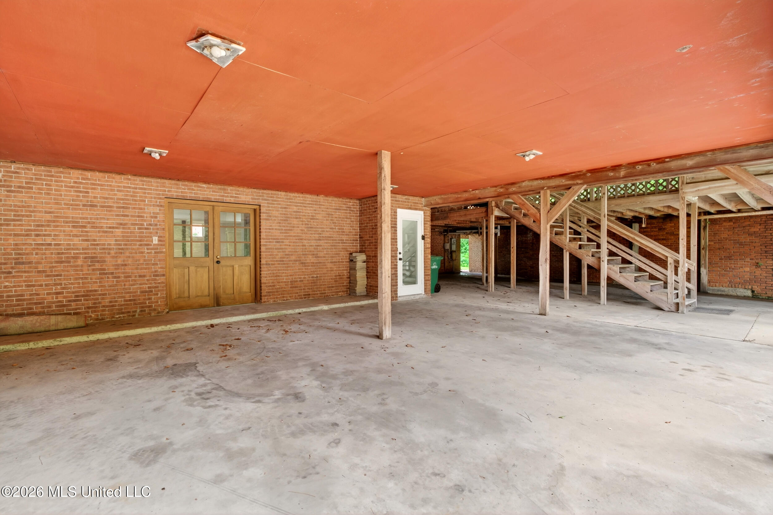 606 Briarwood Lane Property Photo 33