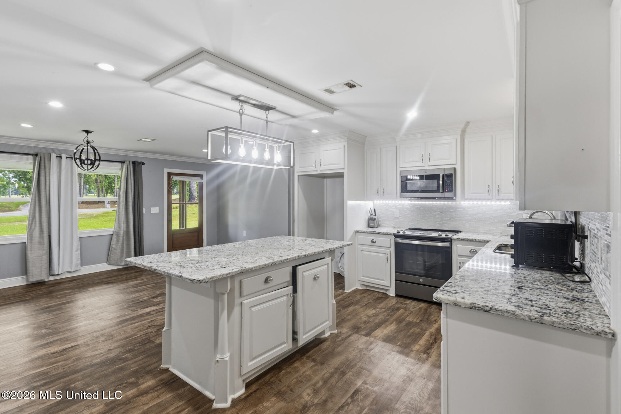 918 Zetus Road Property Photo 6