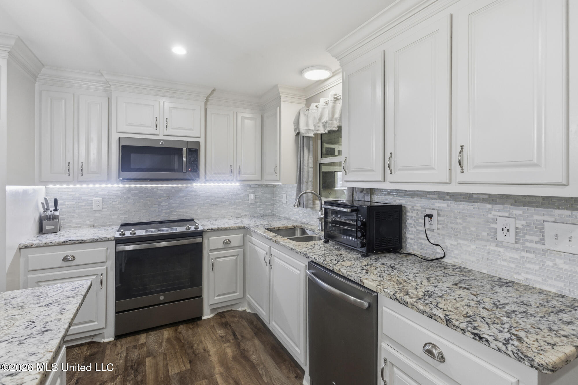 918 Zetus Road Property Photo 7