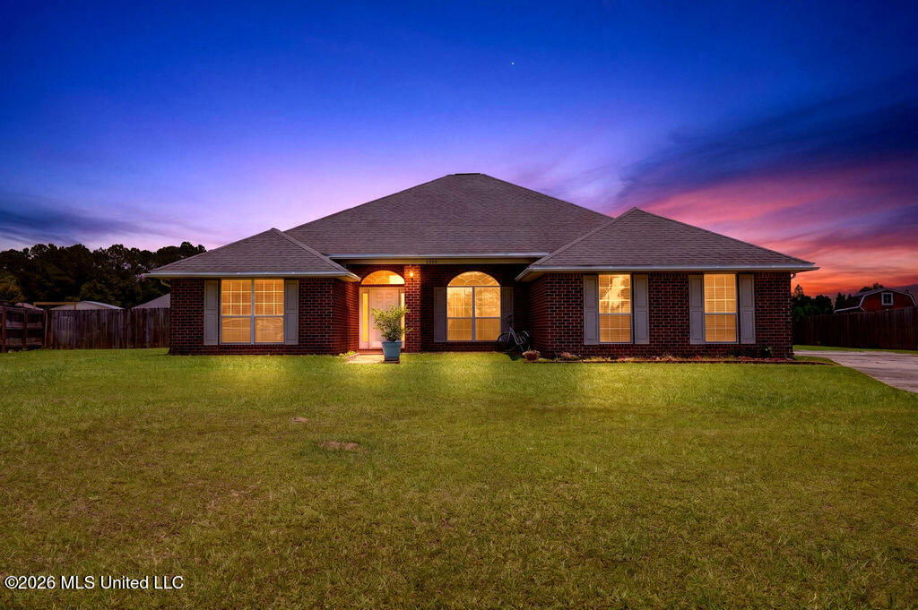 10152 Lake Forest Drive Property Photo 1