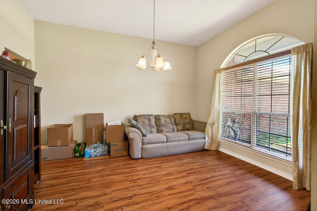 10152 Lake Forest Drive Property Photo 5