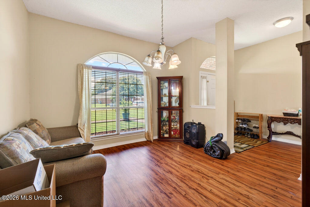 10152 Lake Forest Drive Property Photo 6