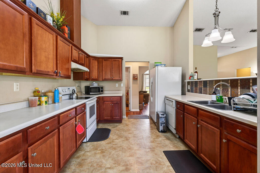 10152 Lake Forest Drive Property Photo 11