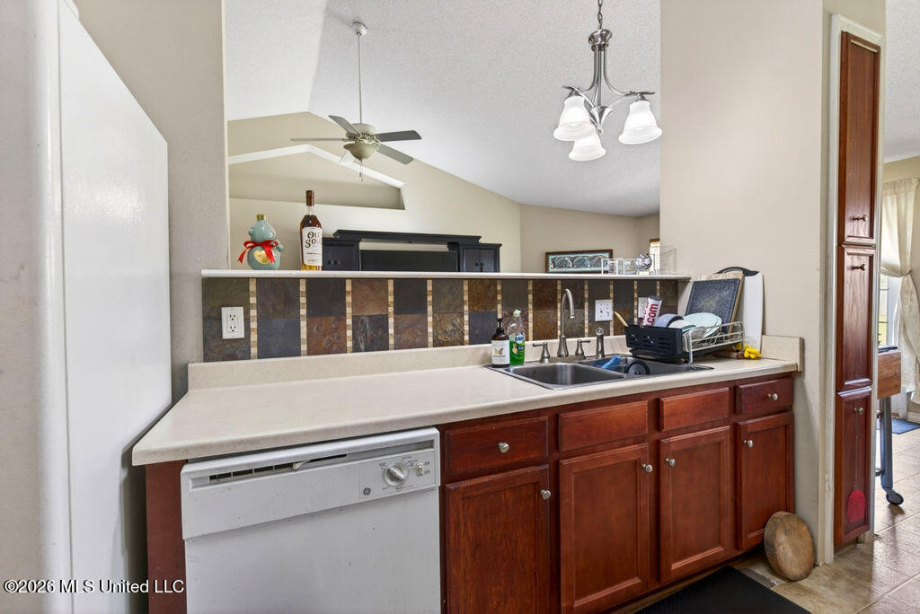 10152 Lake Forest Drive Property Photo 12