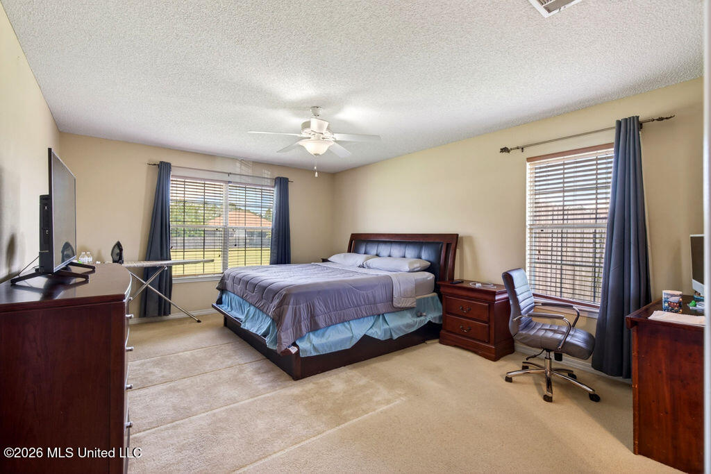 10152 Lake Forest Drive Property Photo 14