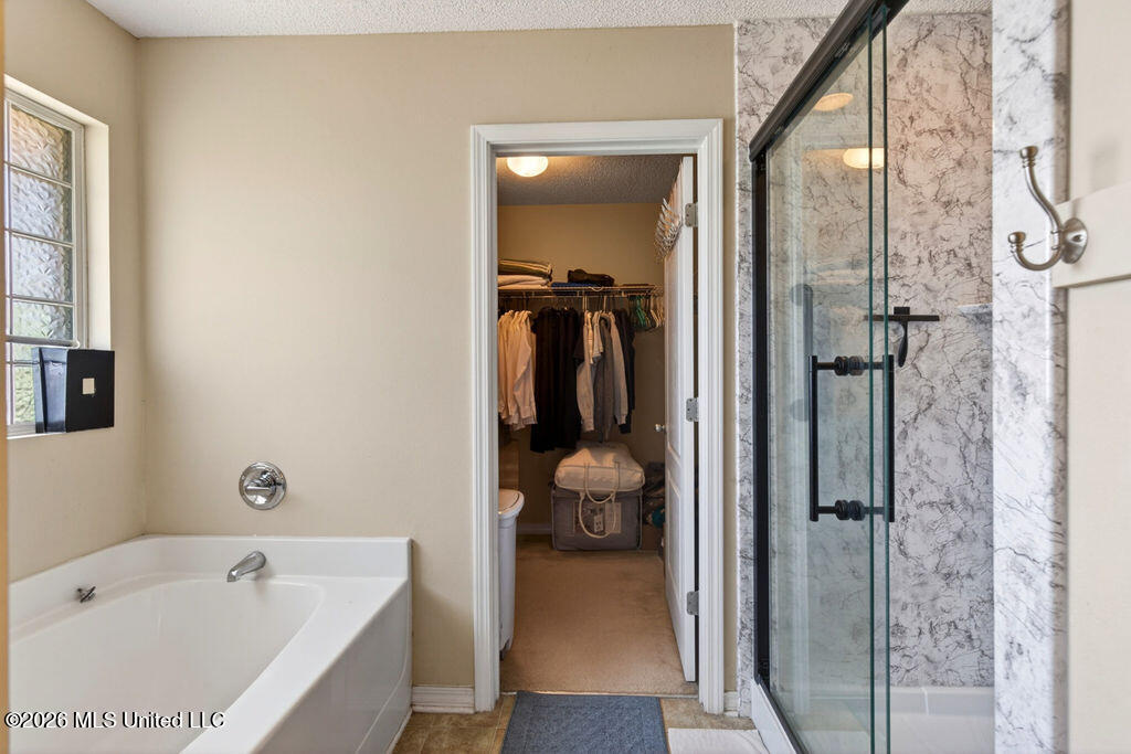10152 Lake Forest Drive Property Photo 15