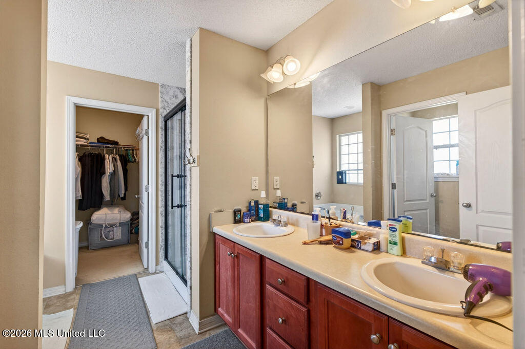 10152 Lake Forest Drive Property Photo 16