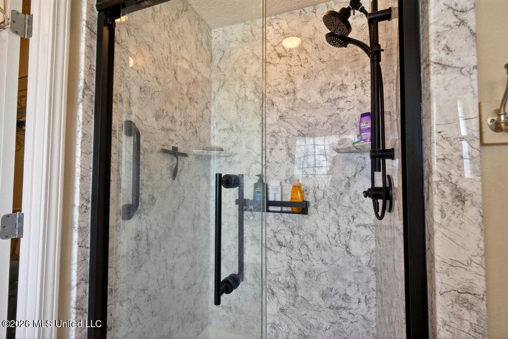 10152 Lake Forest Drive Property Photo 18