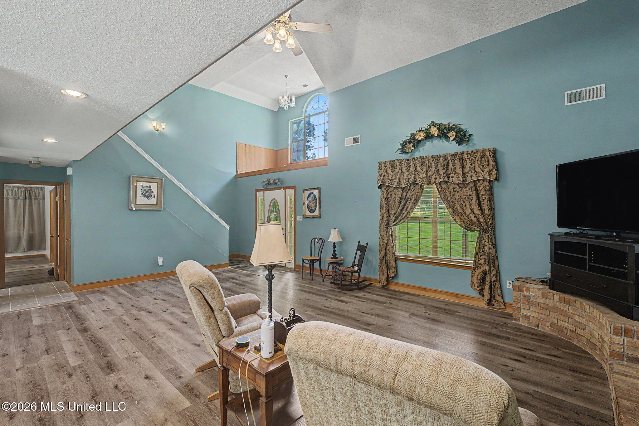 12985 Pine Crest Drive Property Photo 12