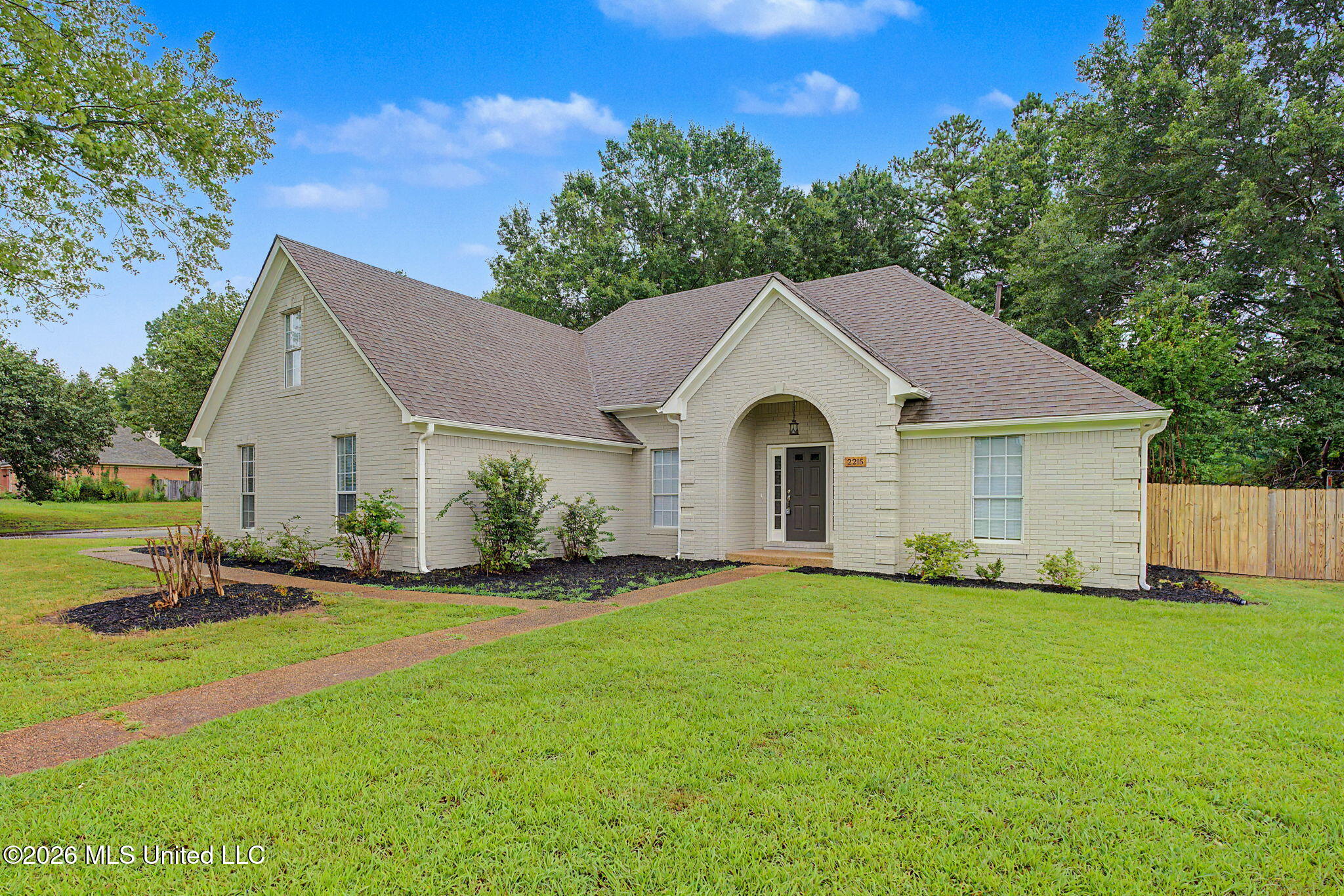 2215 Greencliff Drive Property Photo 2