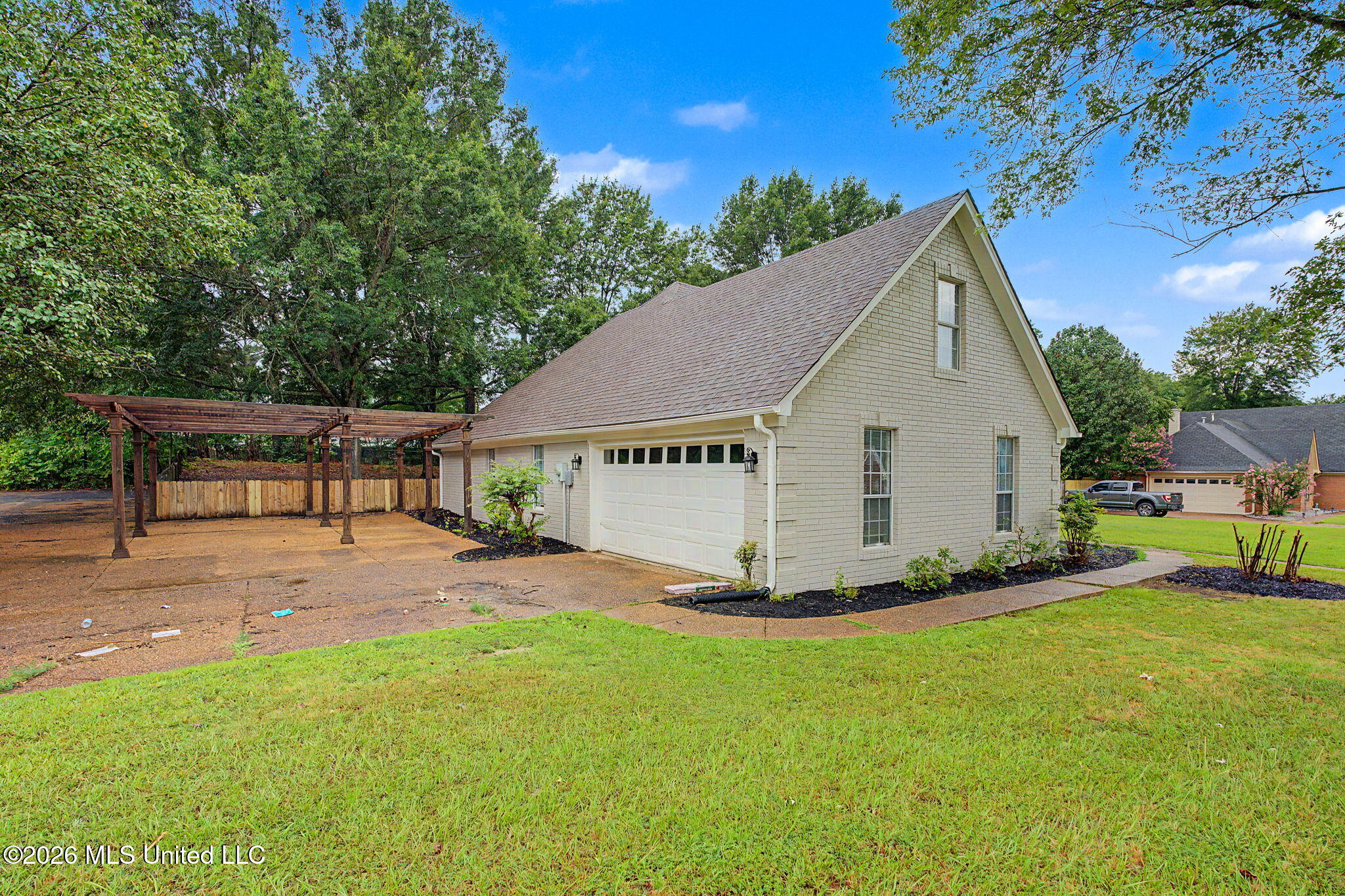 2215 Greencliff Drive Property Photo 4