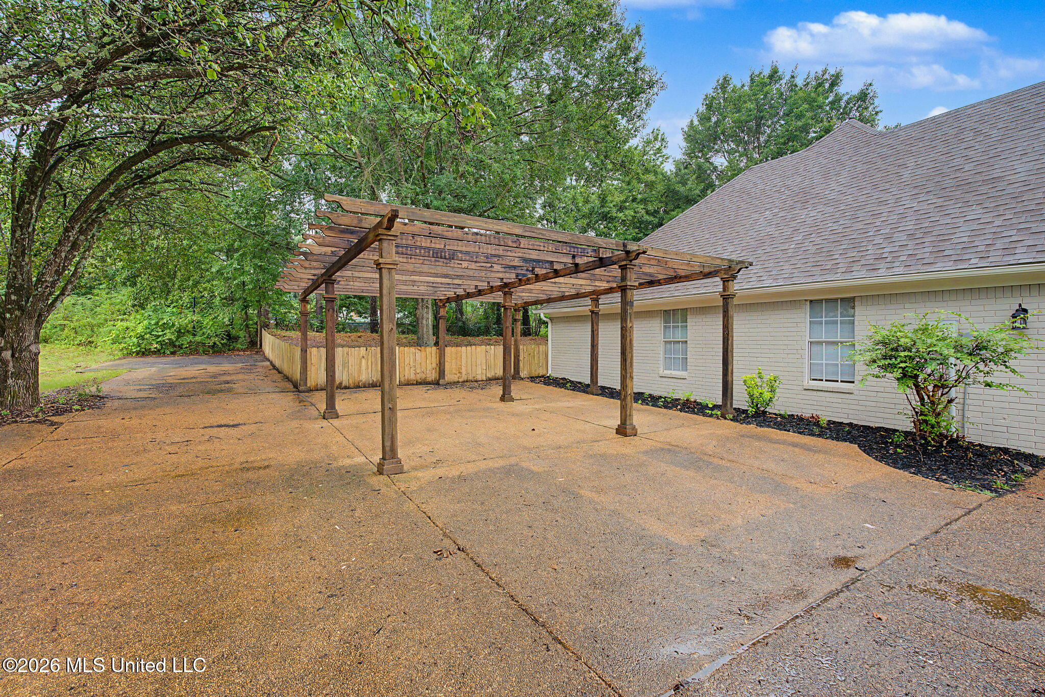2215 Greencliff Drive Property Photo 9