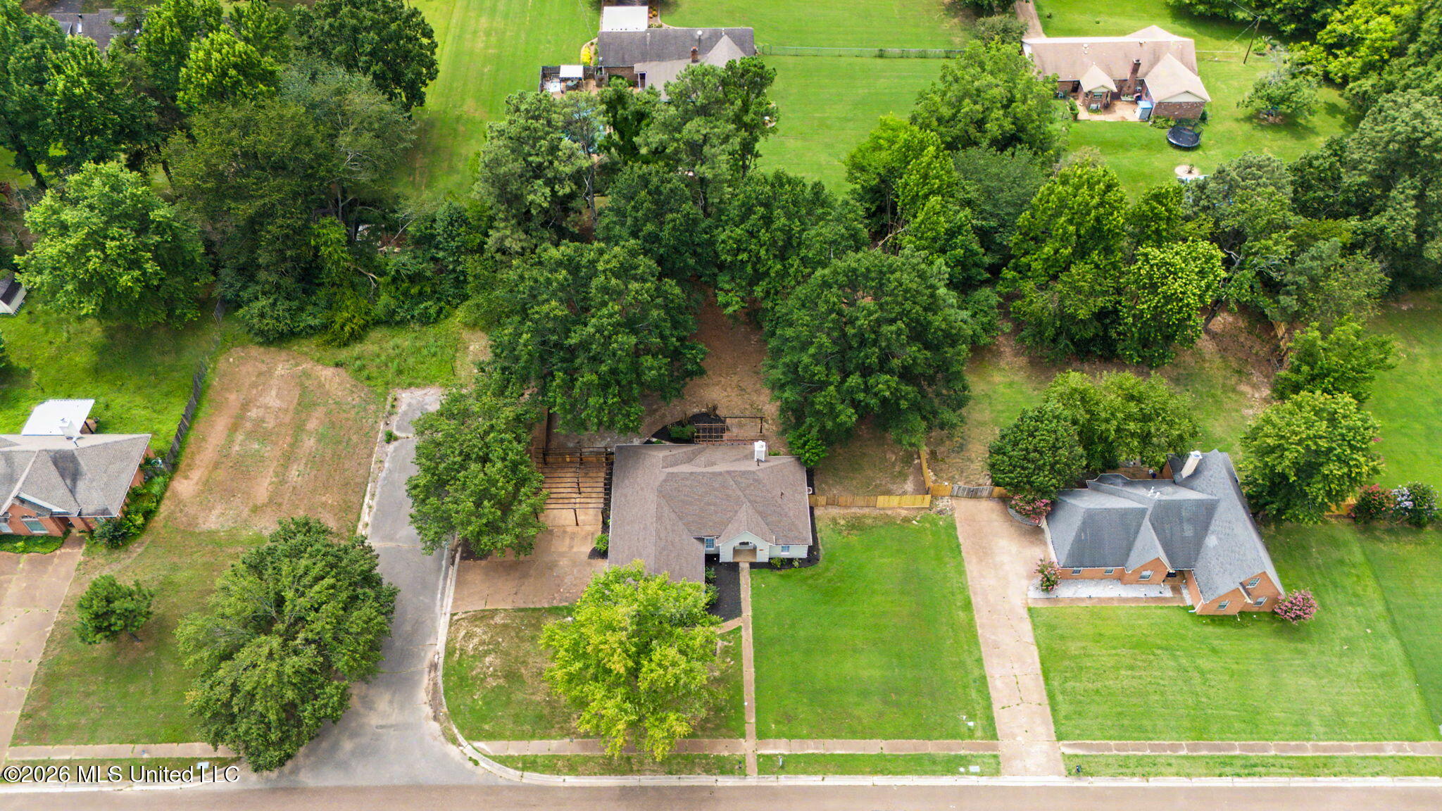 2215 Greencliff Drive Property Photo 12