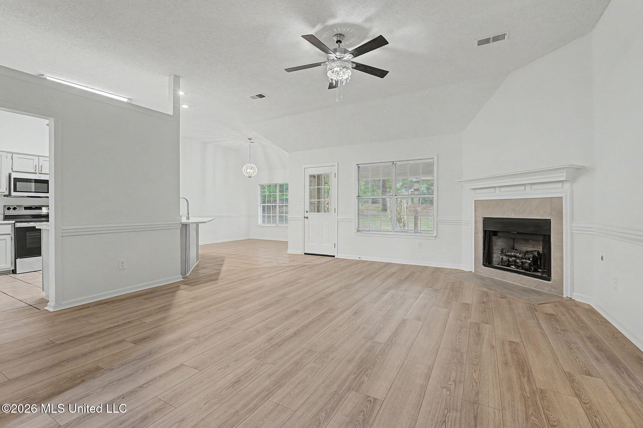 2215 Greencliff Drive Property Photo 13
