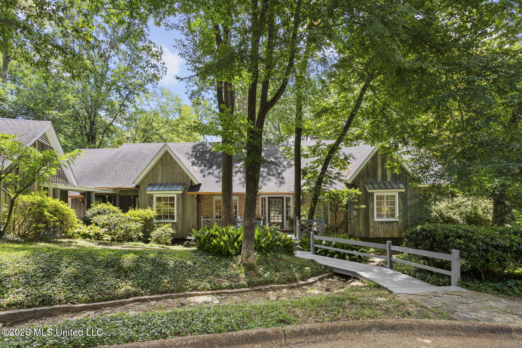 12 E Hill Drive Property Photo 1