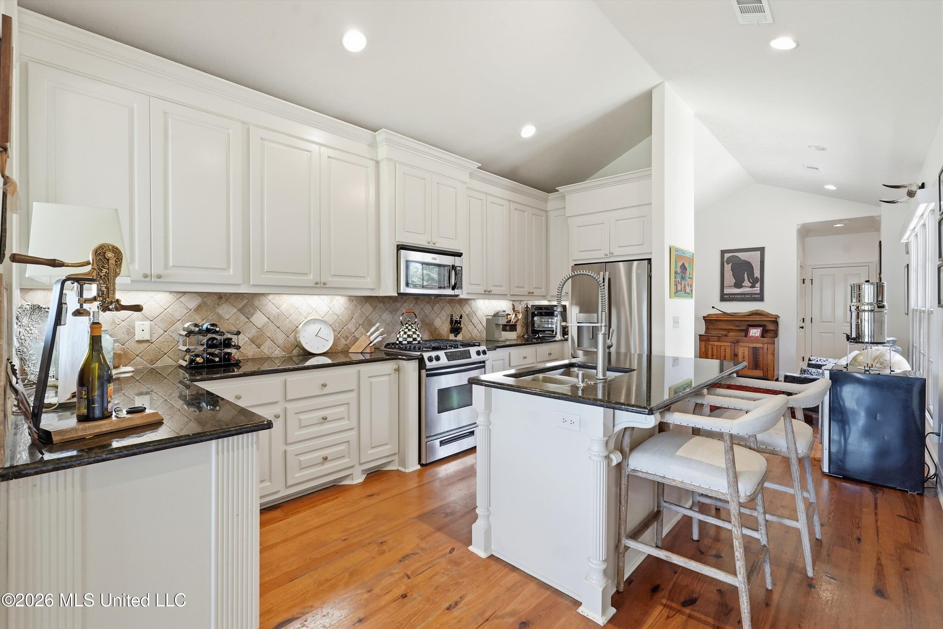 122 Martinique Drive Property Photo 16