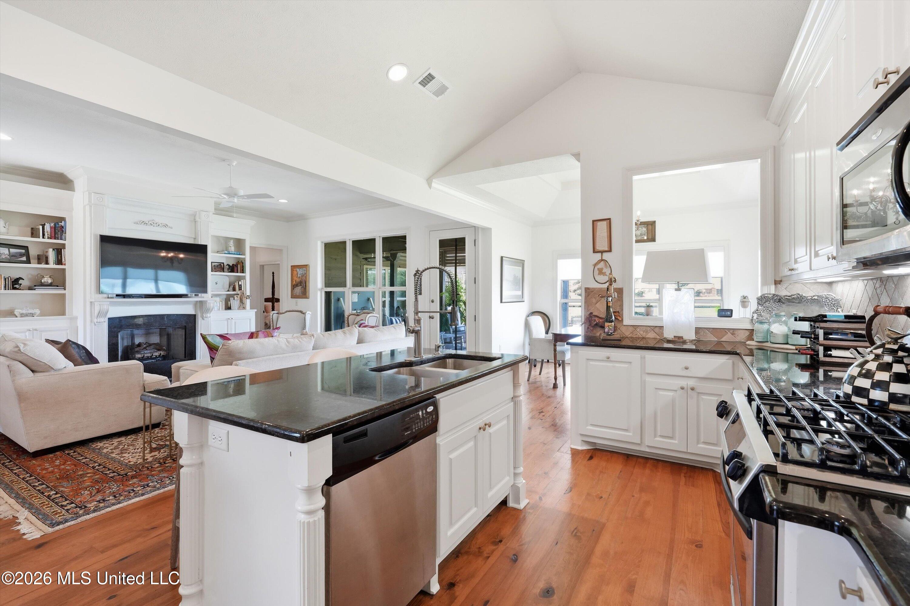 122 Martinique Drive Property Photo 18