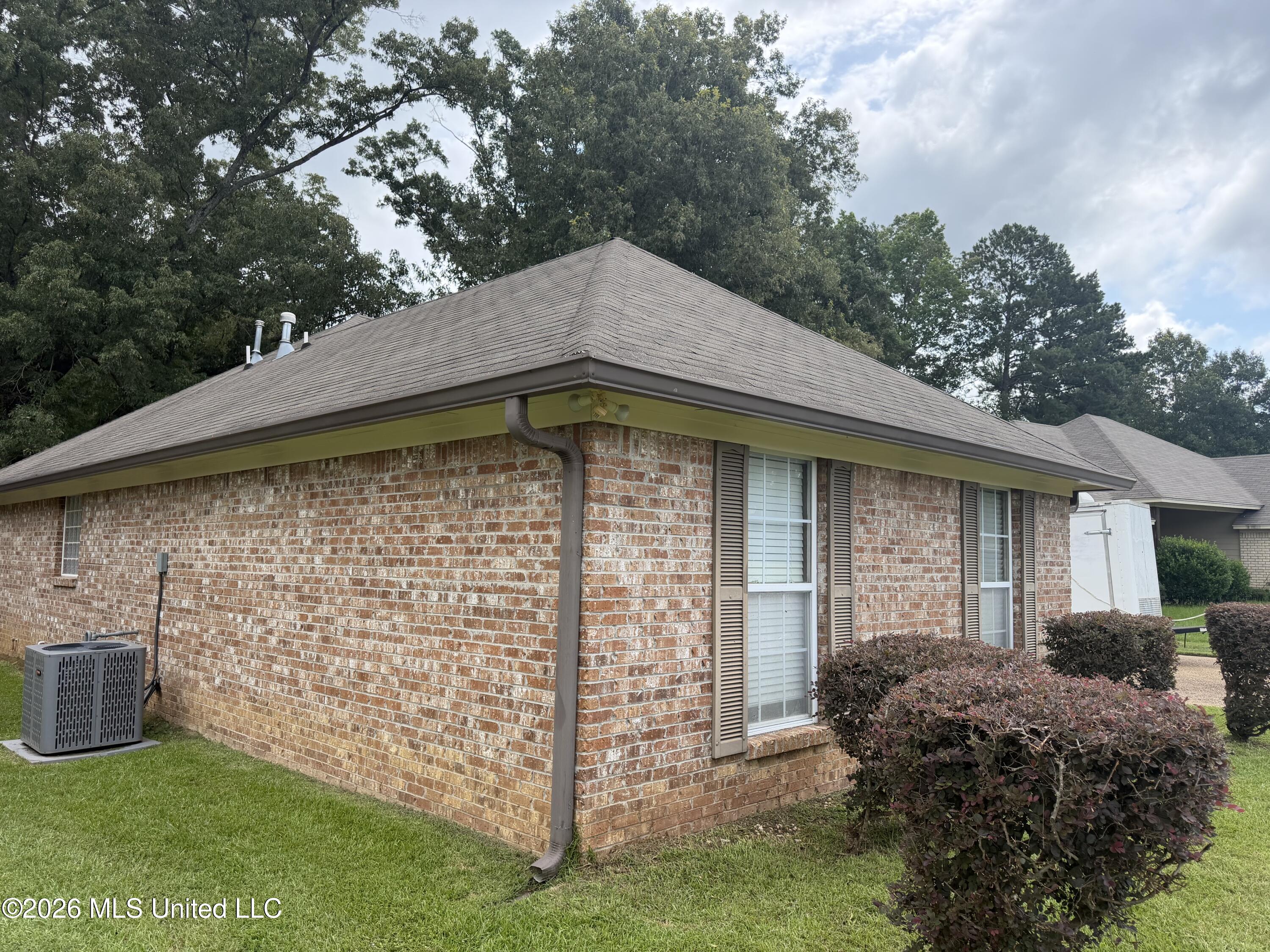 371 Greystone Pointe Property Photo 2