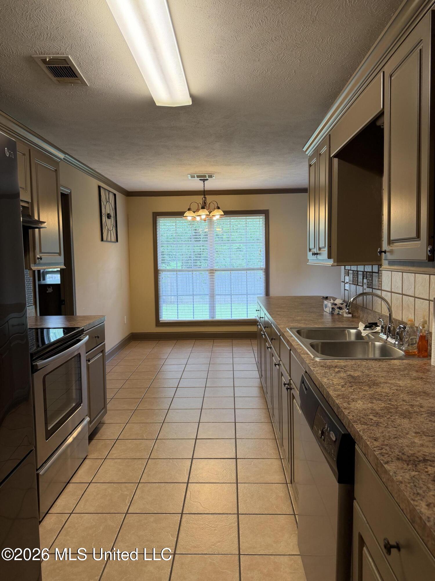 371 Greystone Pointe Property Photo 4