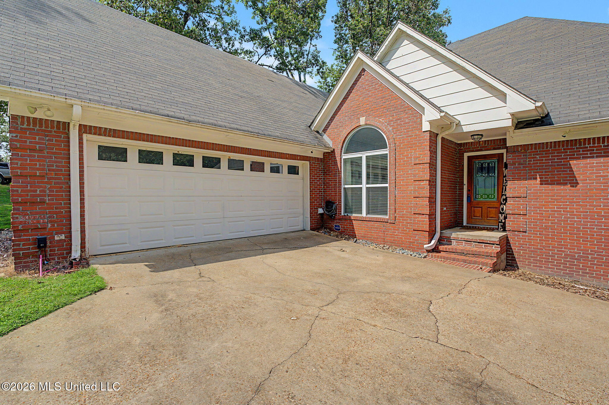 4536 Victoria Drive Property Photo 3