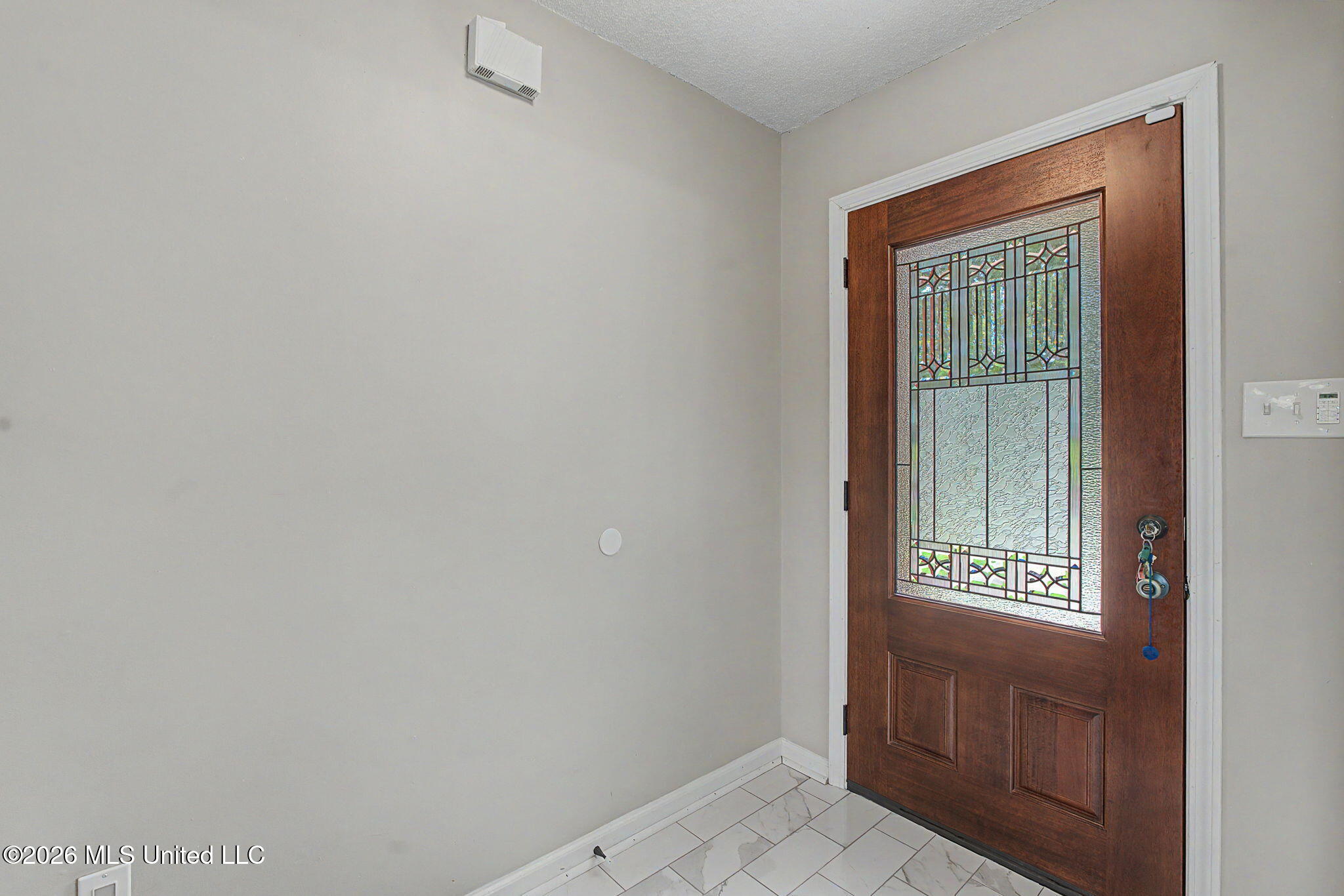 4536 Victoria Drive Property Photo 4