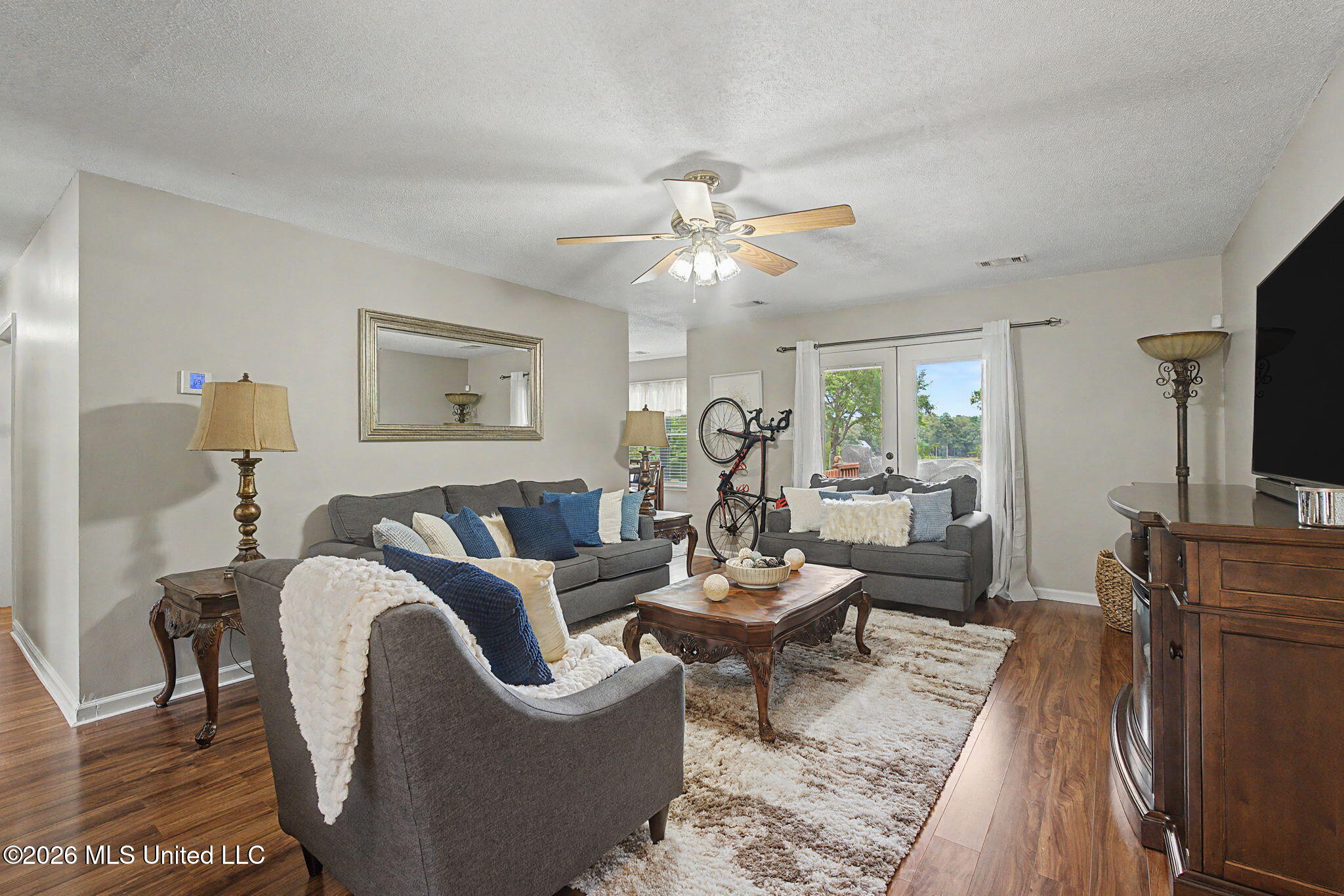4536 Victoria Drive Property Photo 5