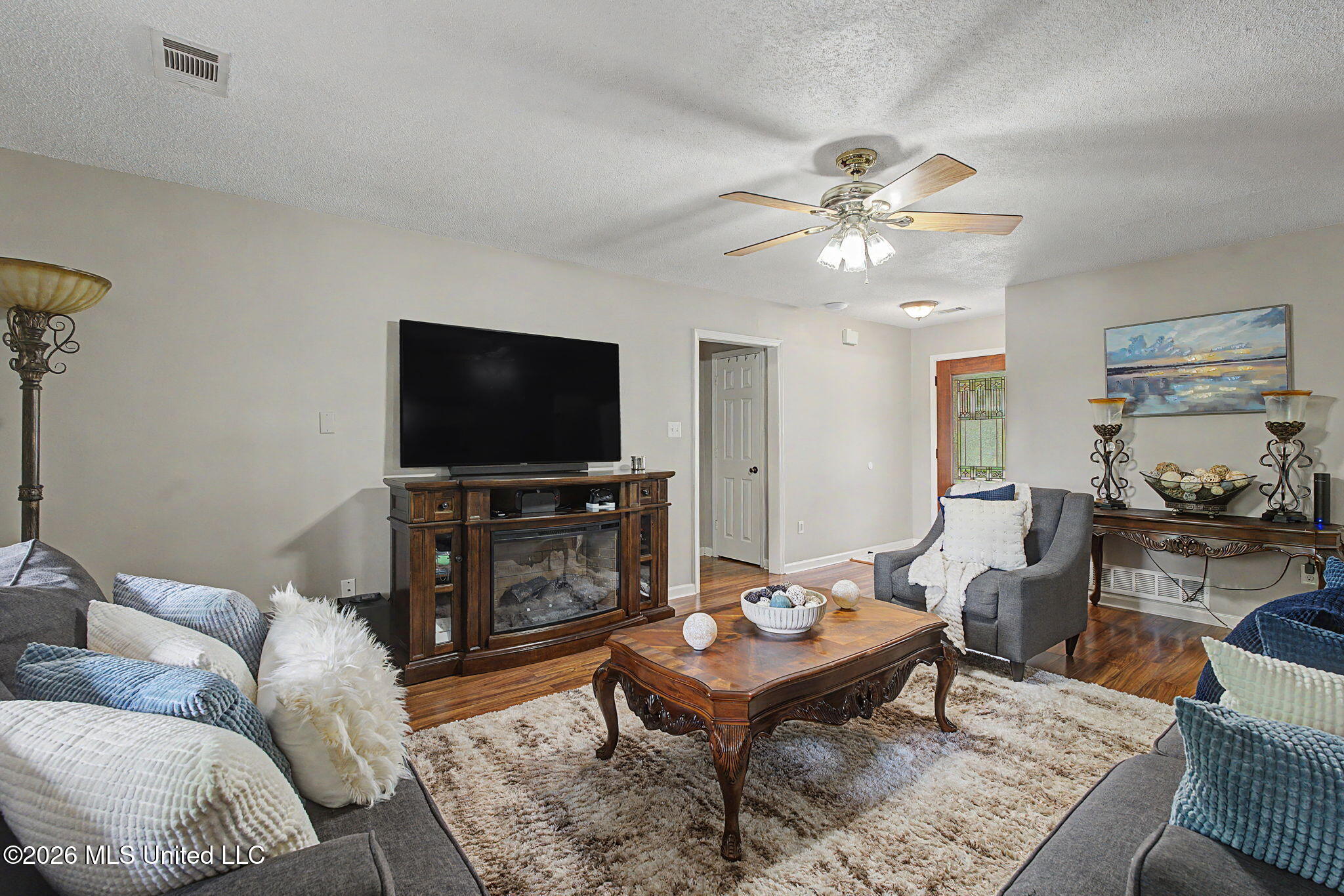 4536 Victoria Drive Property Photo 9