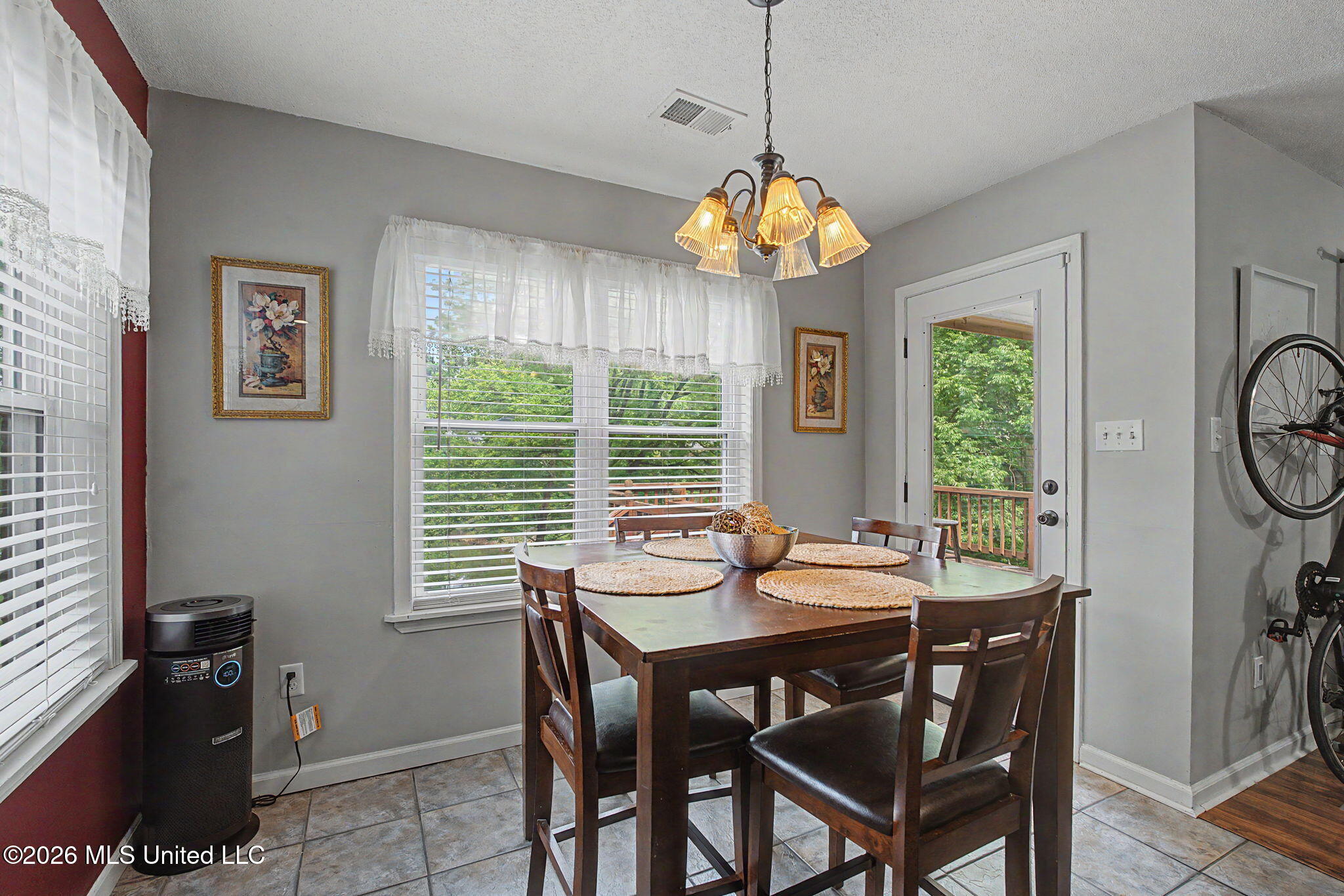 4536 Victoria Drive Property Photo 14