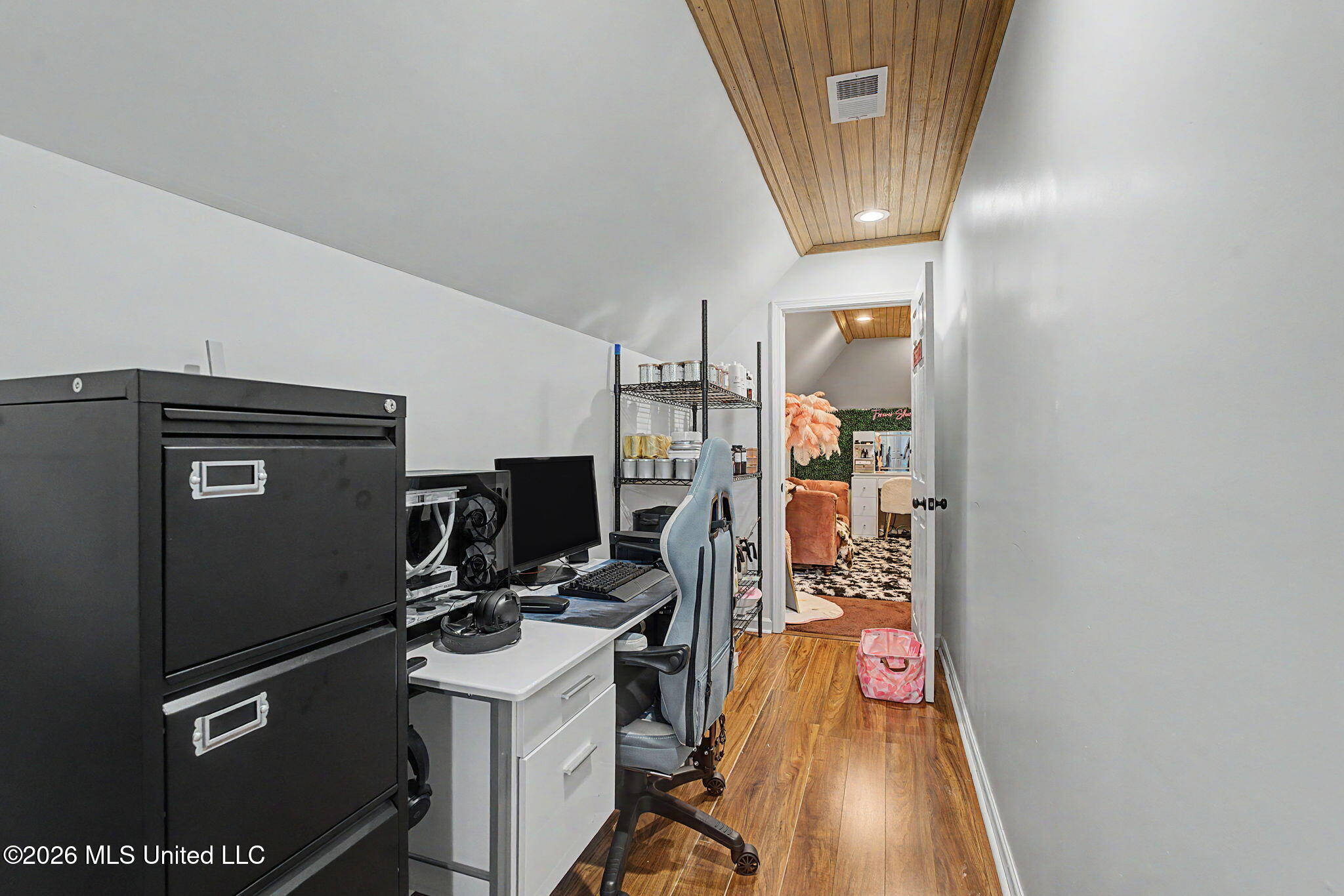 4536 Victoria Drive Property Photo 28