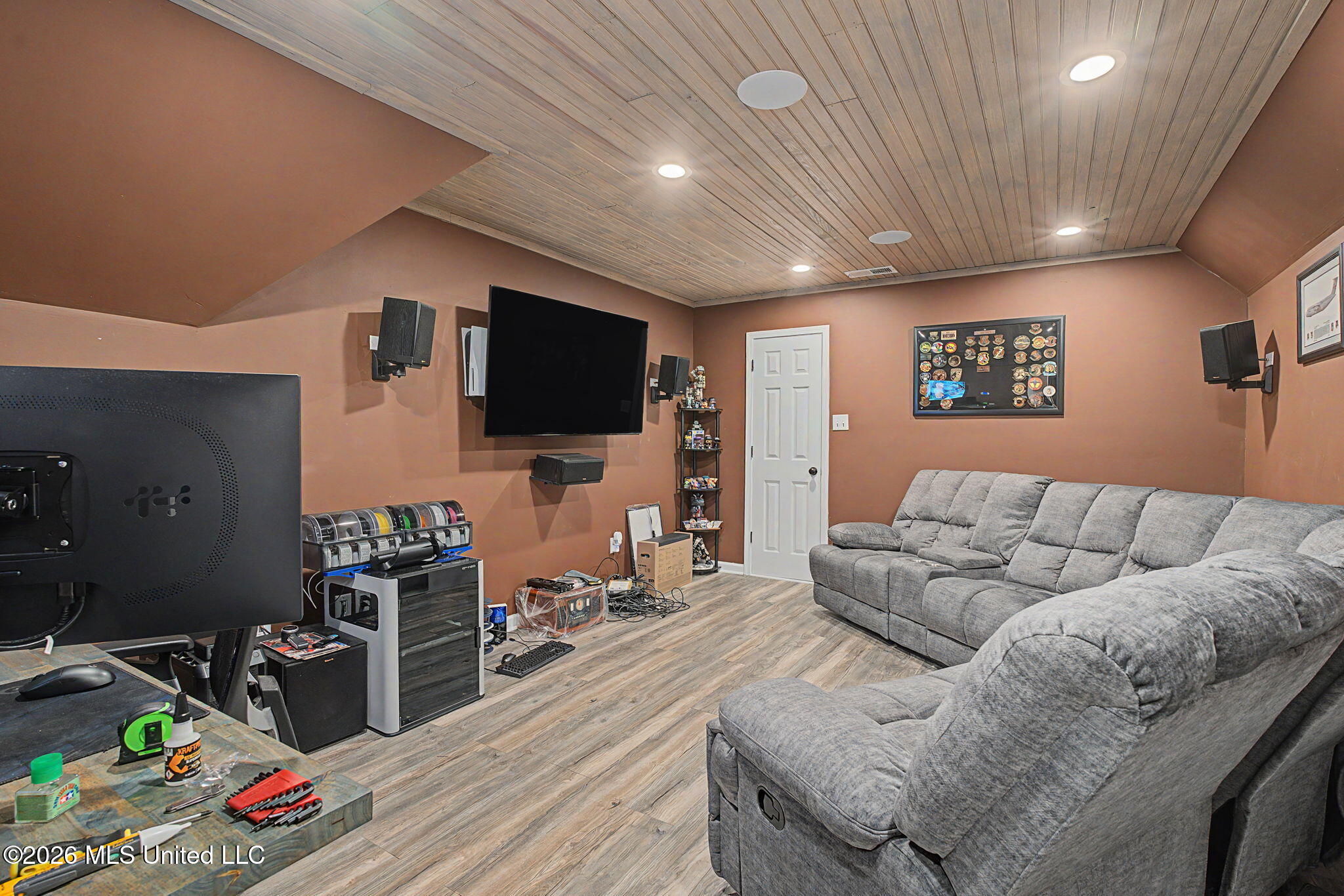 4536 Victoria Drive Property Photo 29