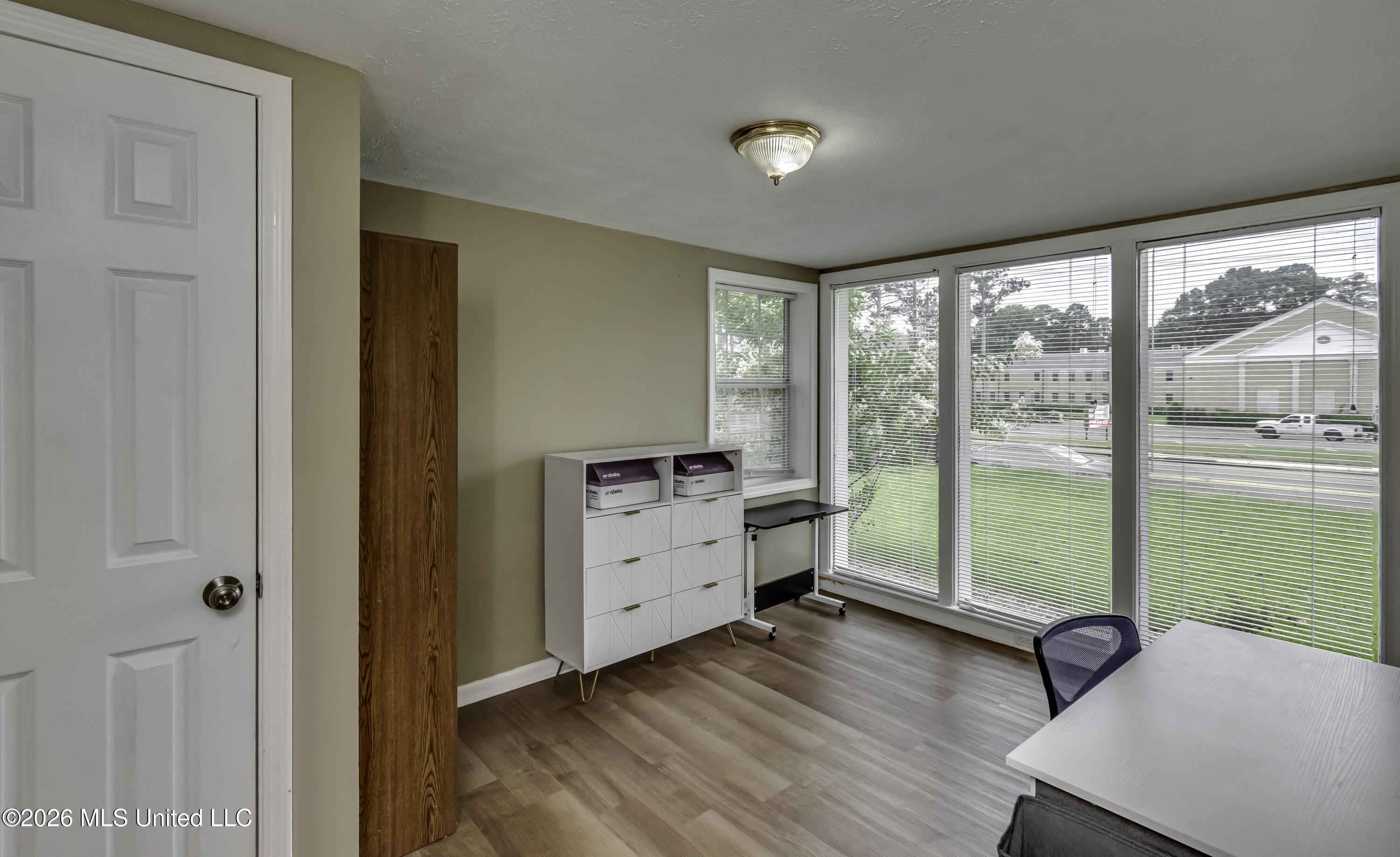 748 E Northside Drive Property Photo 19