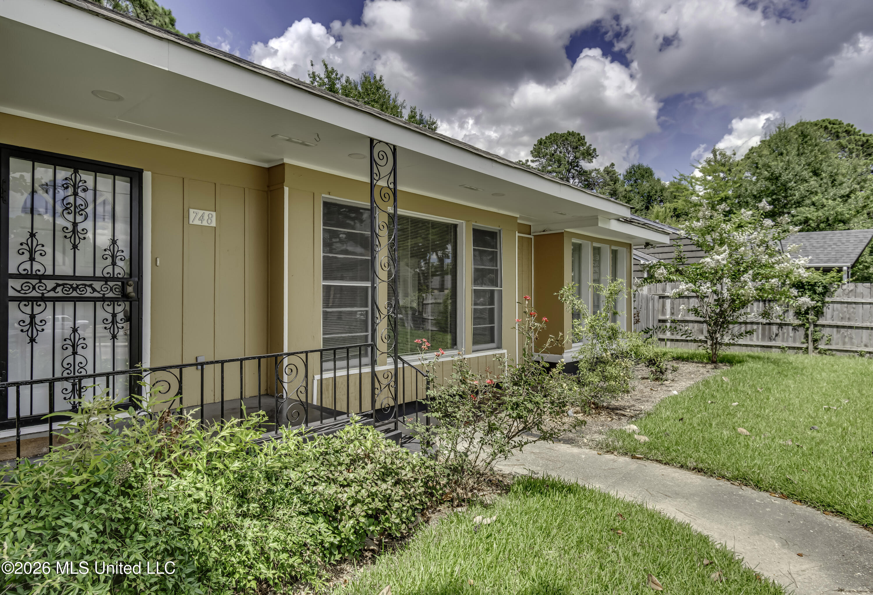 748 E Northside Drive Property Photo 45