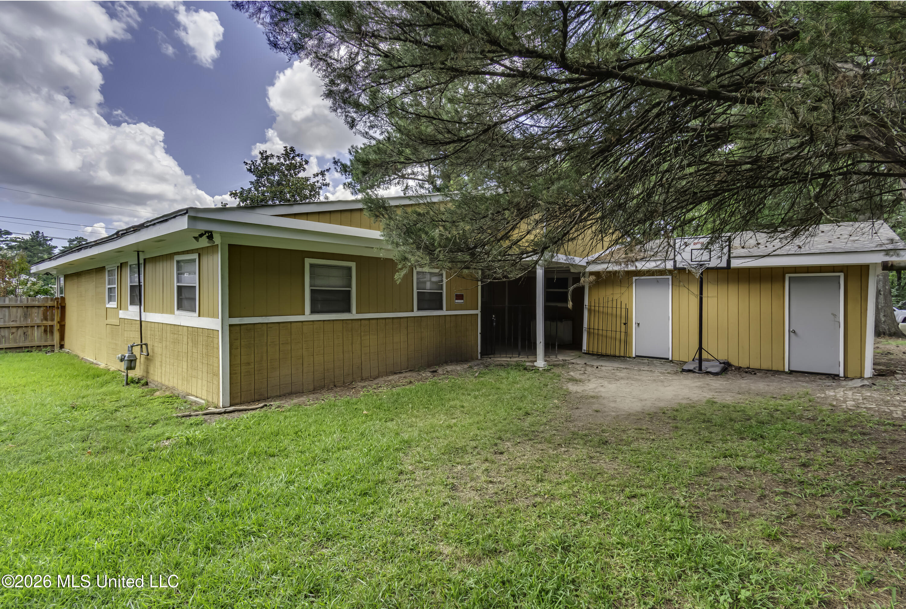 748 E Northside Drive Property Photo 47