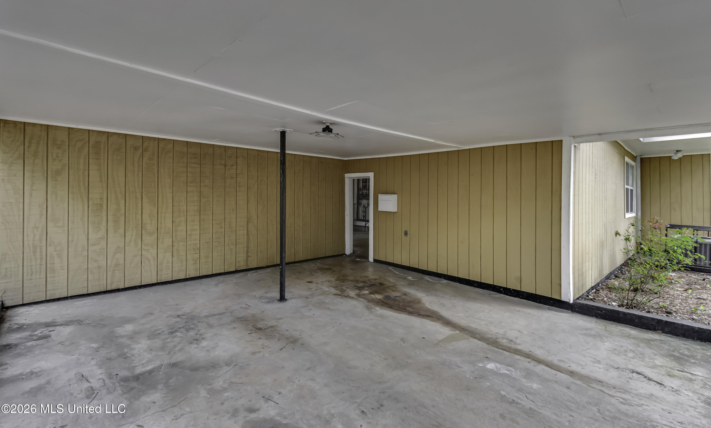 748 E Northside Drive Property Photo 50