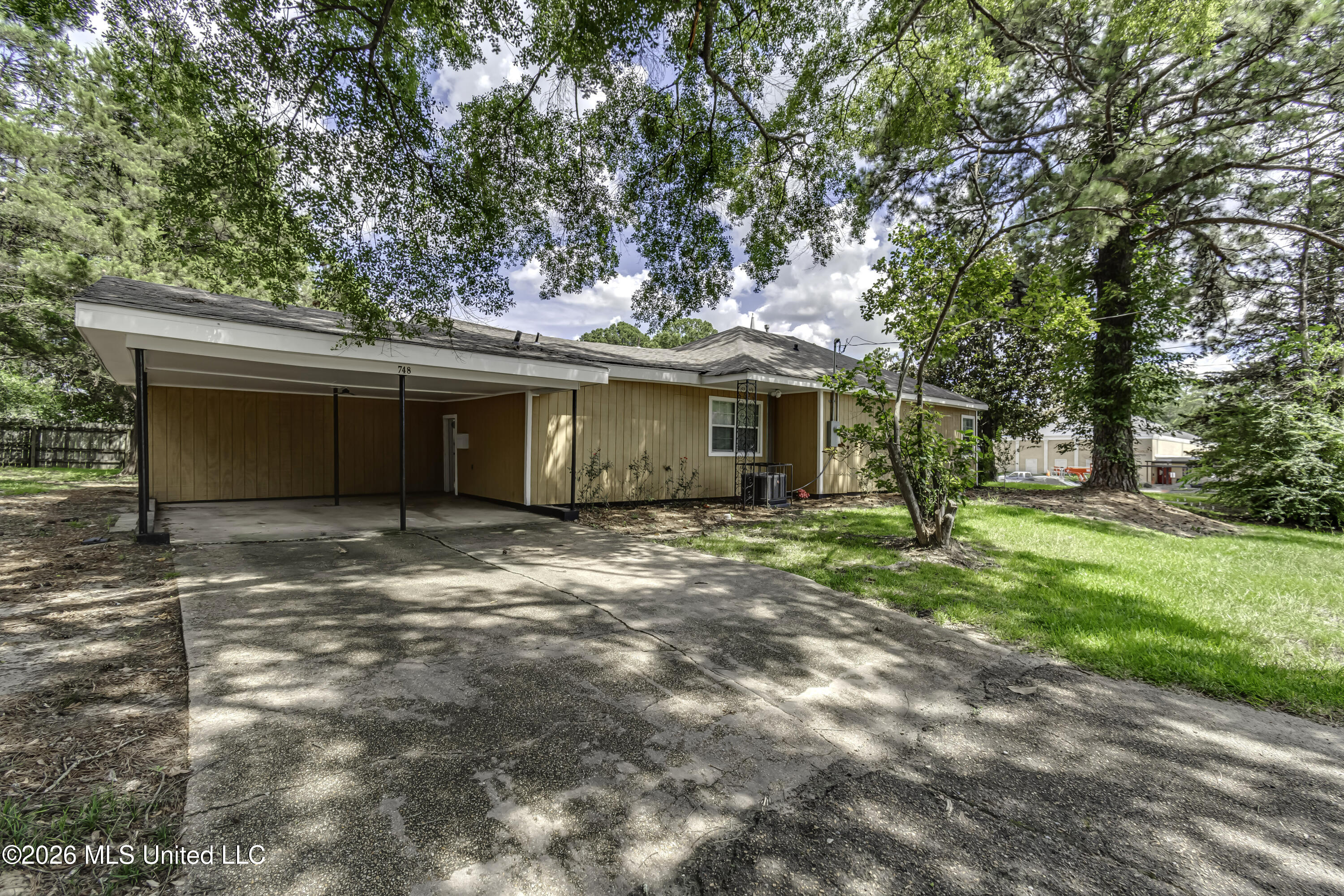 748 E Northside Drive Property Photo 51