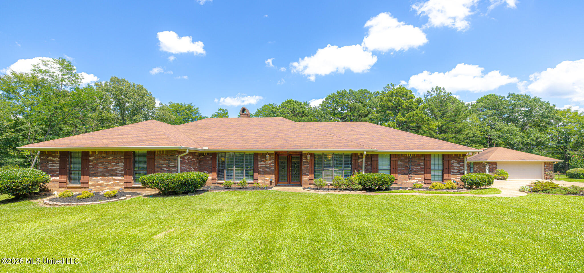 144 N Pine Drive Property Photo 1