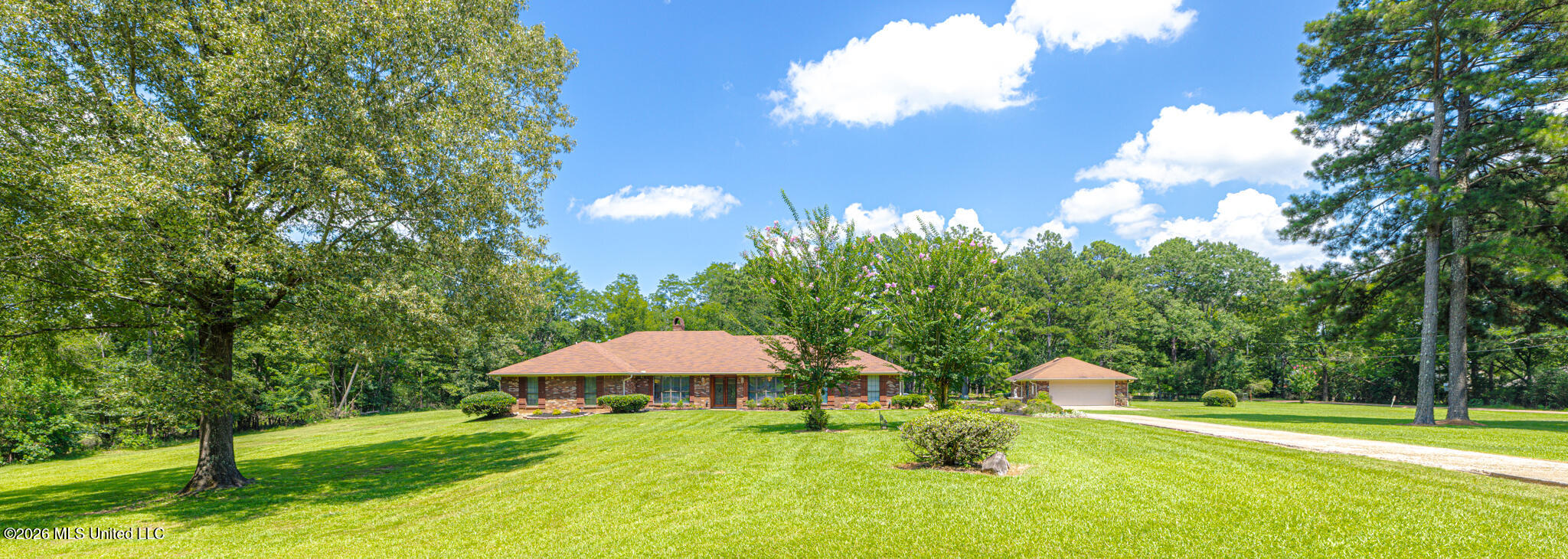 144 N Pine Drive Property Photo 2