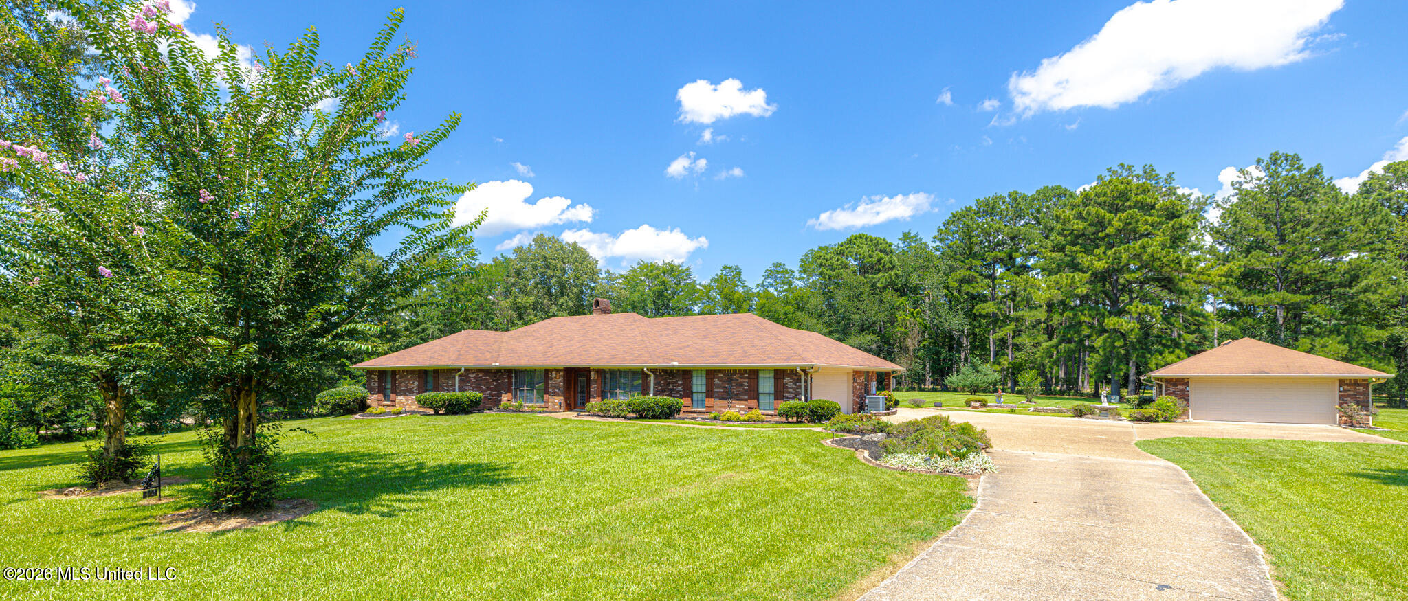 144 N Pine Drive Property Photo 3