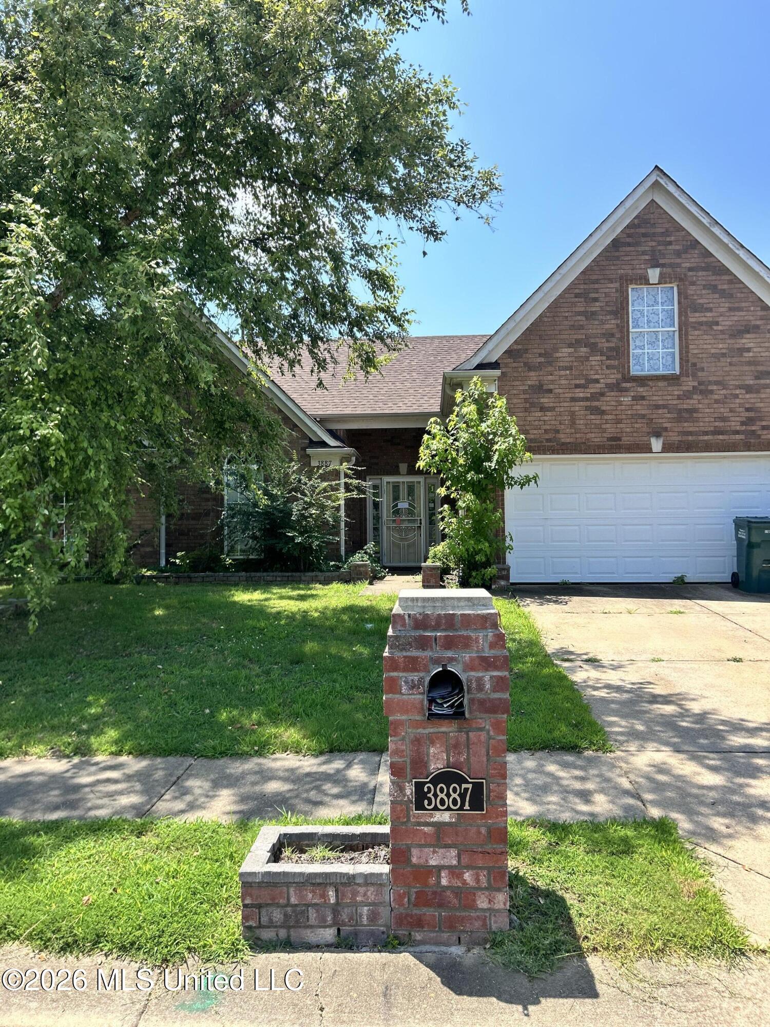 3887 Rasco Hills Drive Property Photo 1