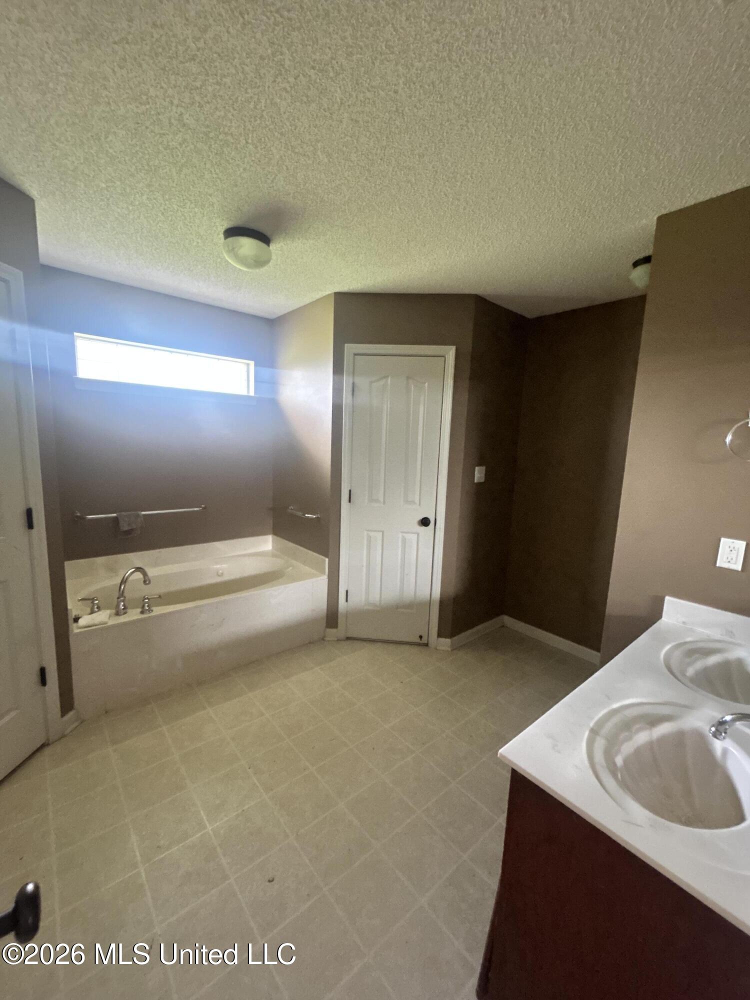 3887 Rasco Hills Drive Property Photo 7