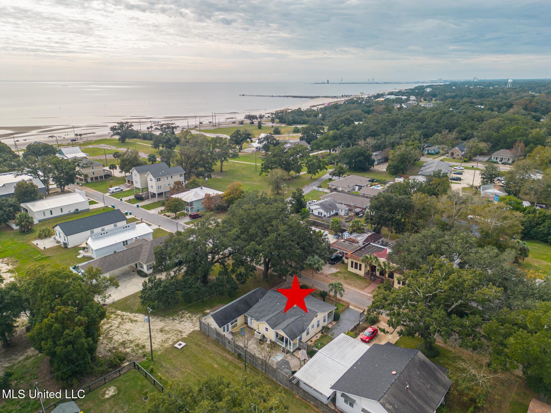 176 Markham Drive Property Photo 2