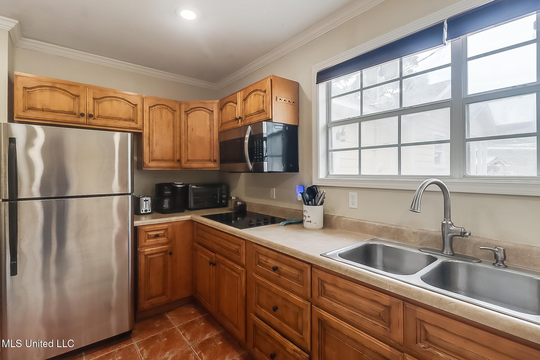 176 Markham Drive Property Photo 8