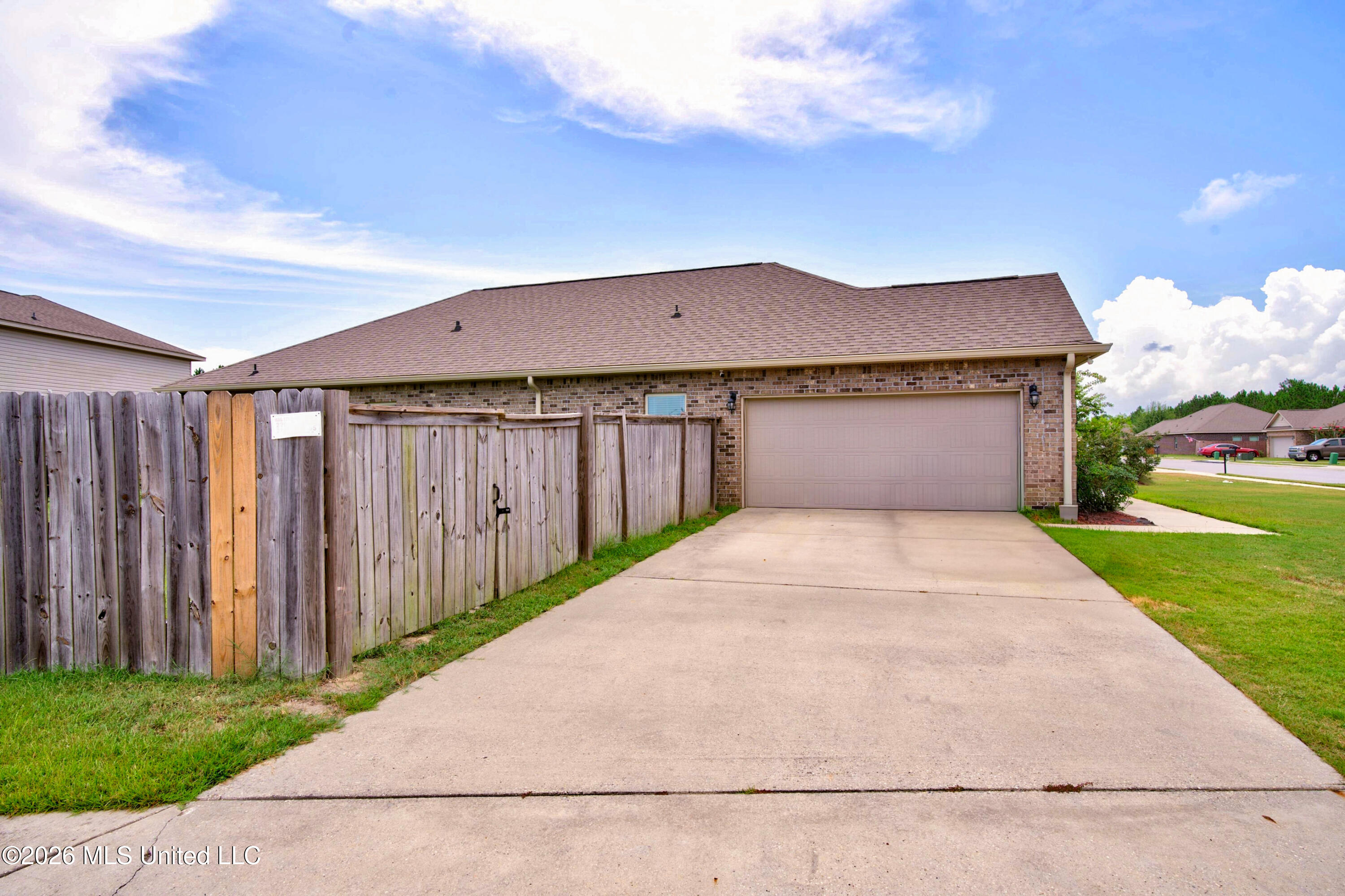6805 Sweetclover Drive Property Photo 6