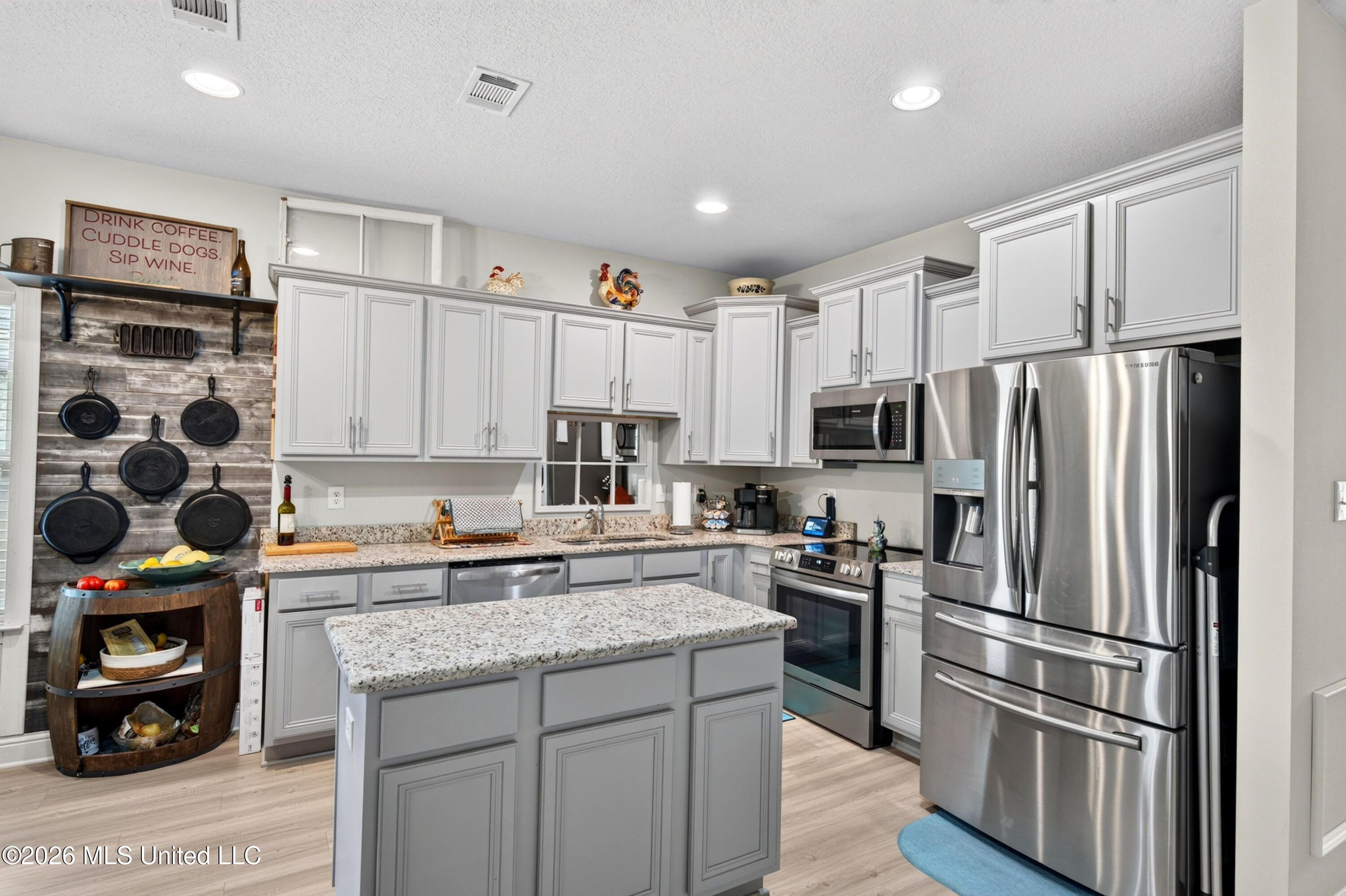 6805 Sweetclover Drive Property Photo 8
