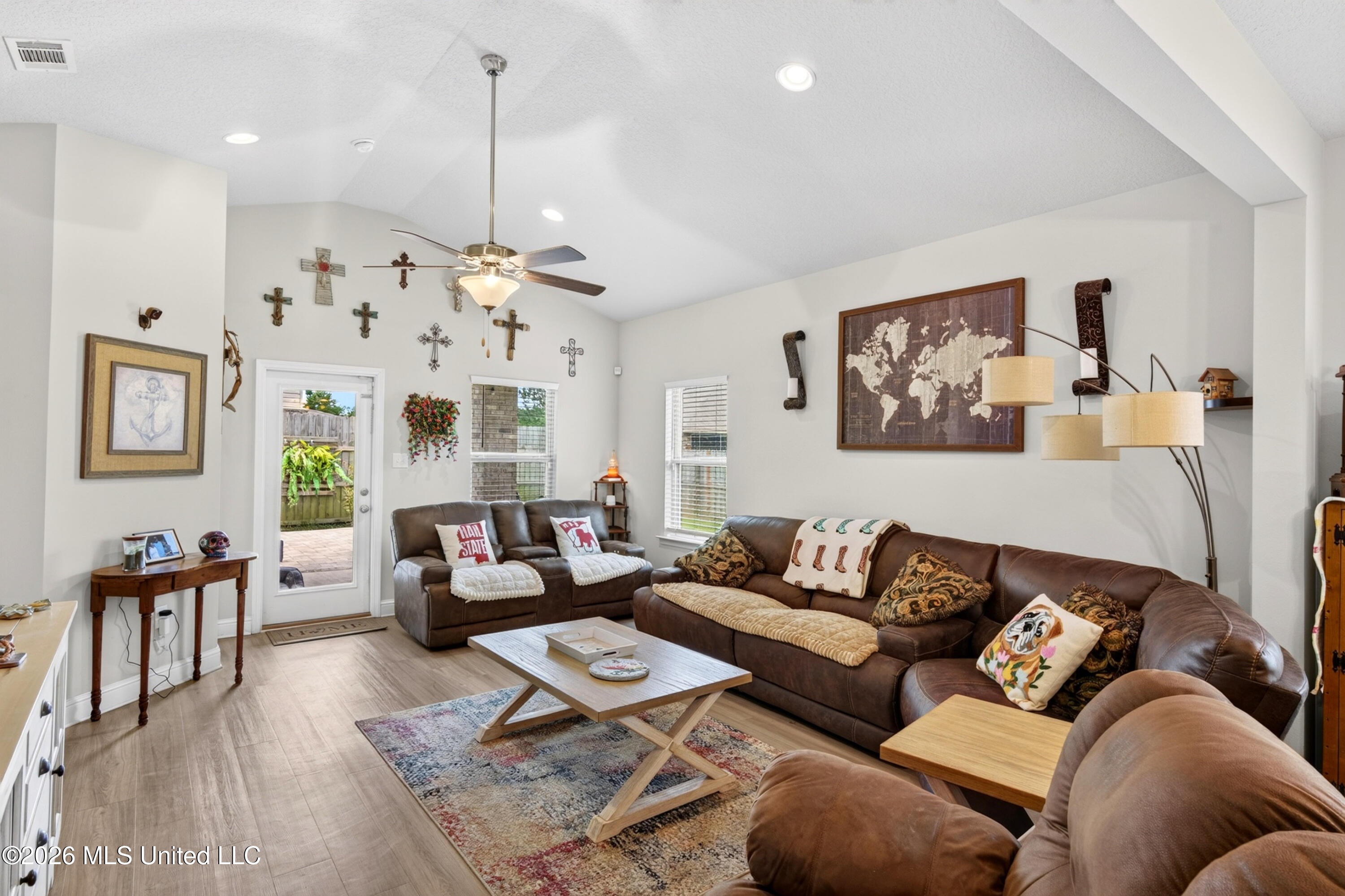 6805 Sweetclover Drive Property Photo 10