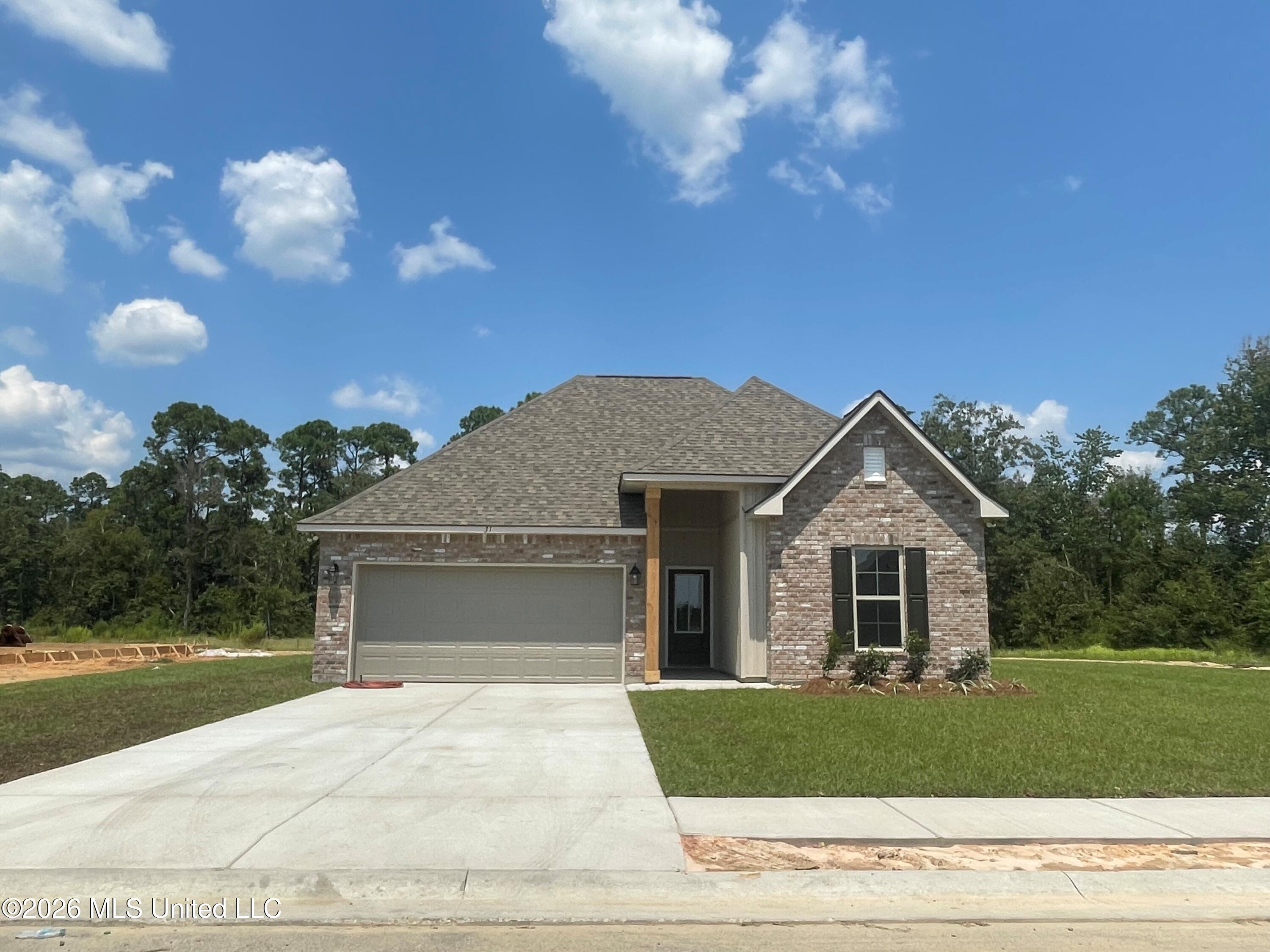 31 Red Oak Drive Property Photo 1