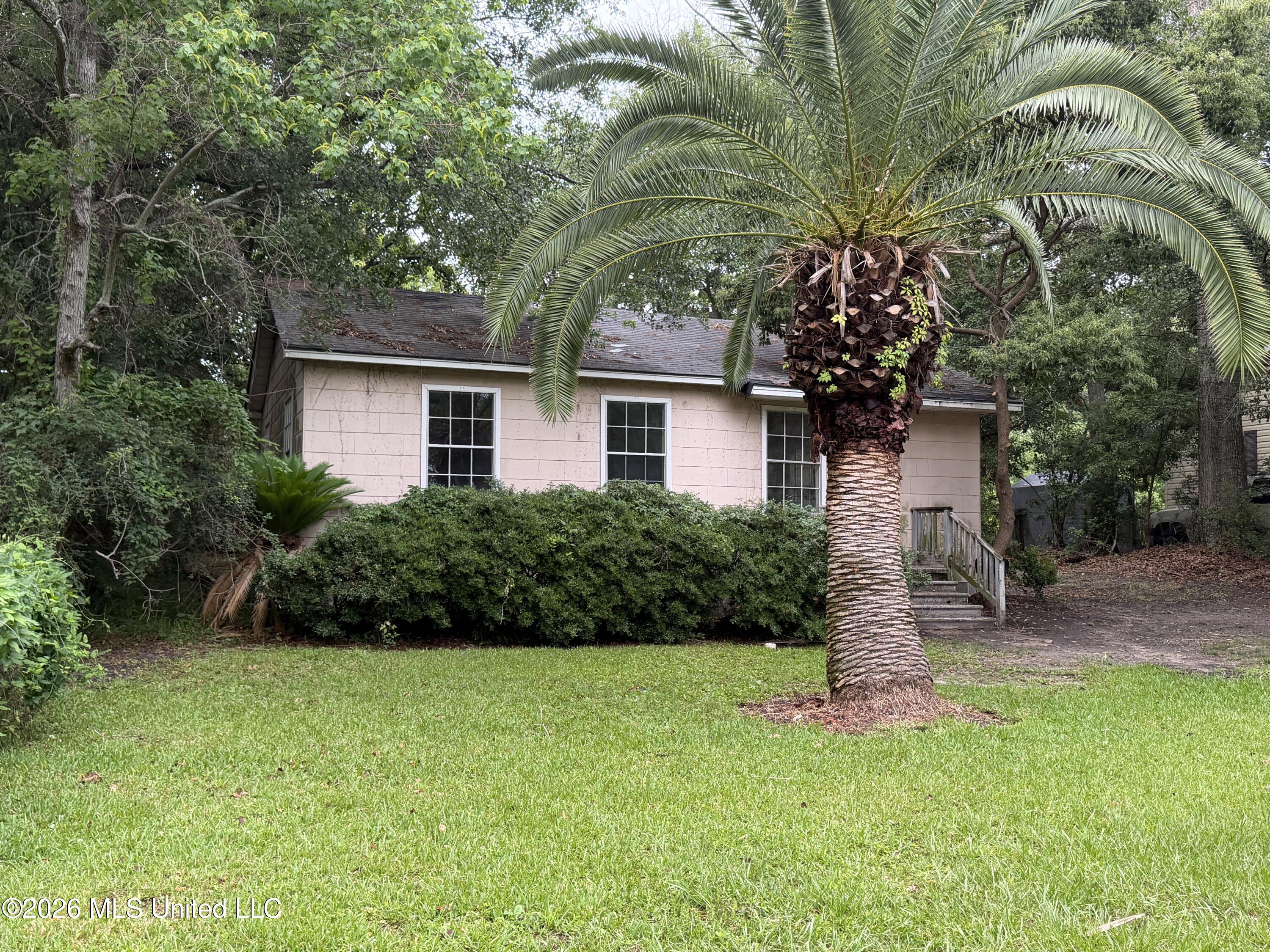 1209 Polk Avenue Property Photo 4